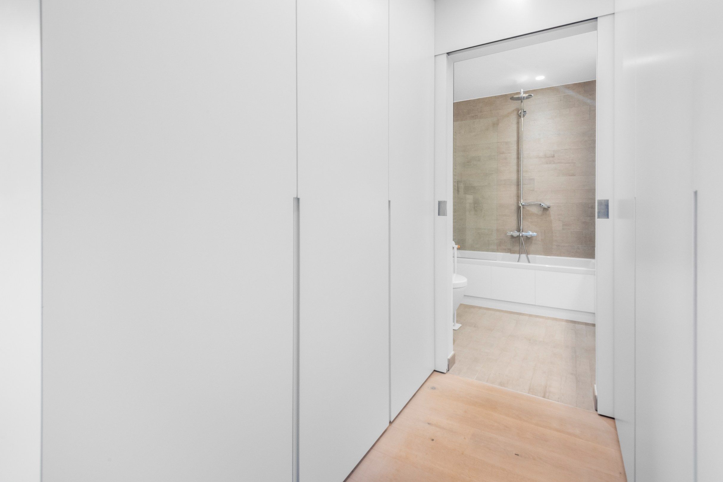 Heel mooi  luxueus afgewerkt appartement gelegen in de Kustlaan vlakbij de Zeedijk en het Driehoeksplein. foto 10