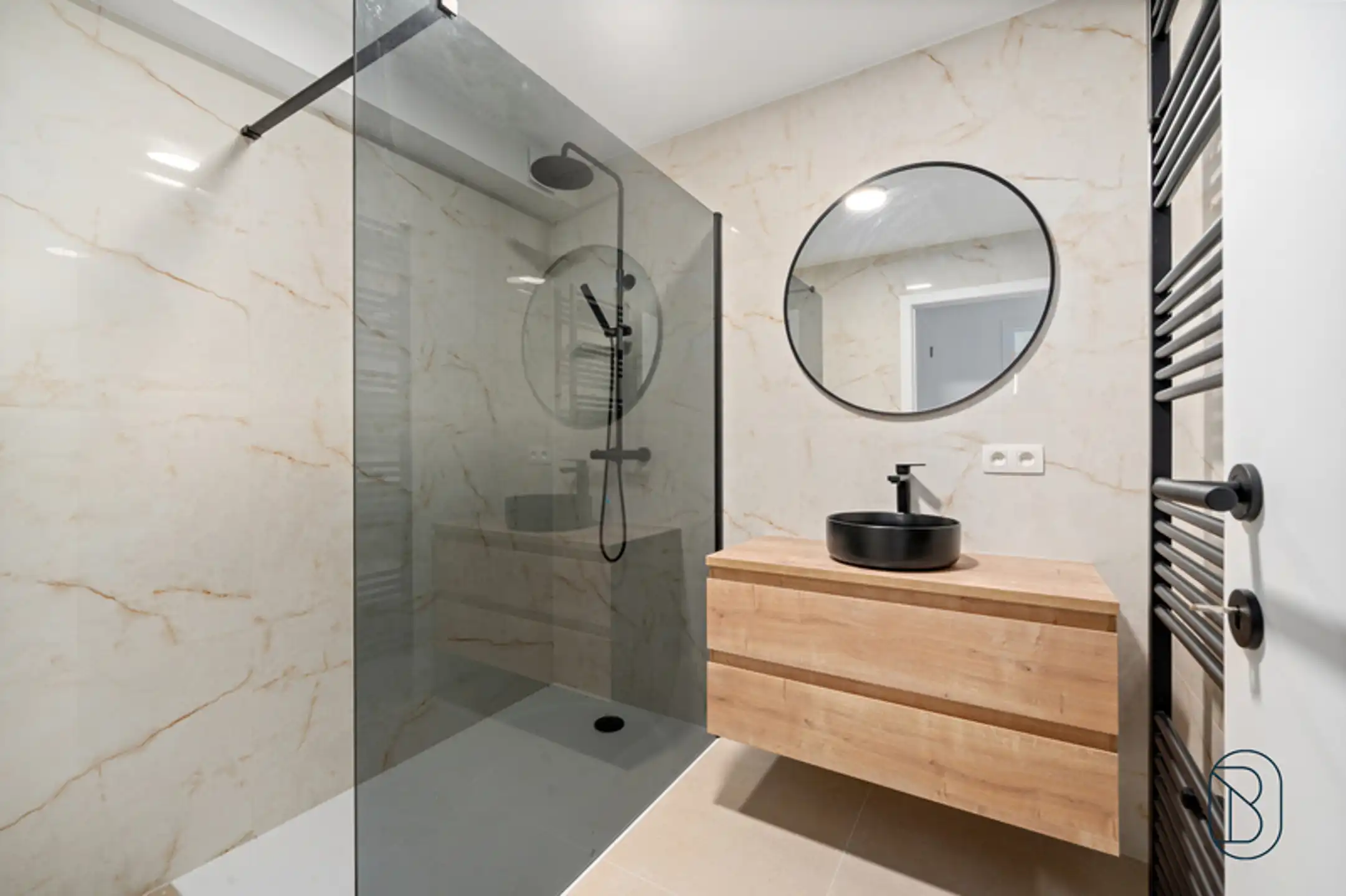 Gerenoveerd appartement op de 1ste verdieping met balkon foto 7