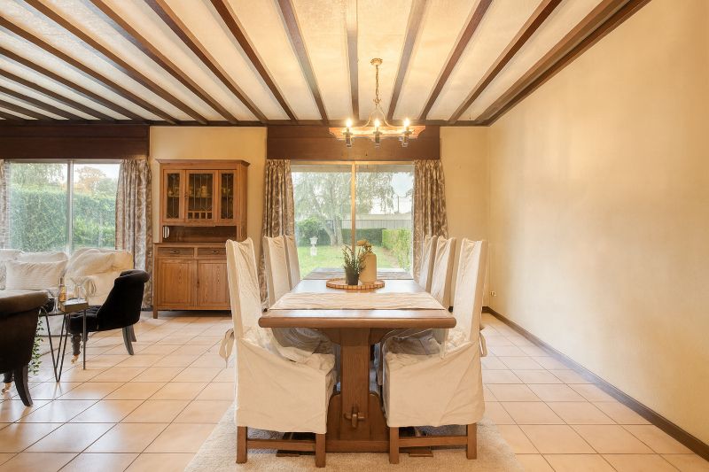 Ruime woning op 1061 m2! foto 2