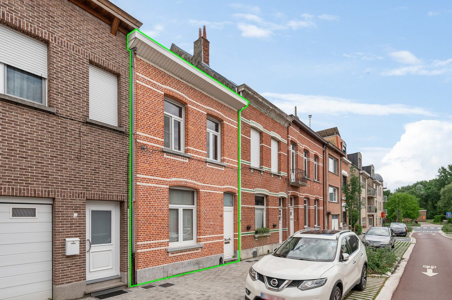 Huis met 4 slaapkamers en tuin te koop in Wijnegem! foto 2