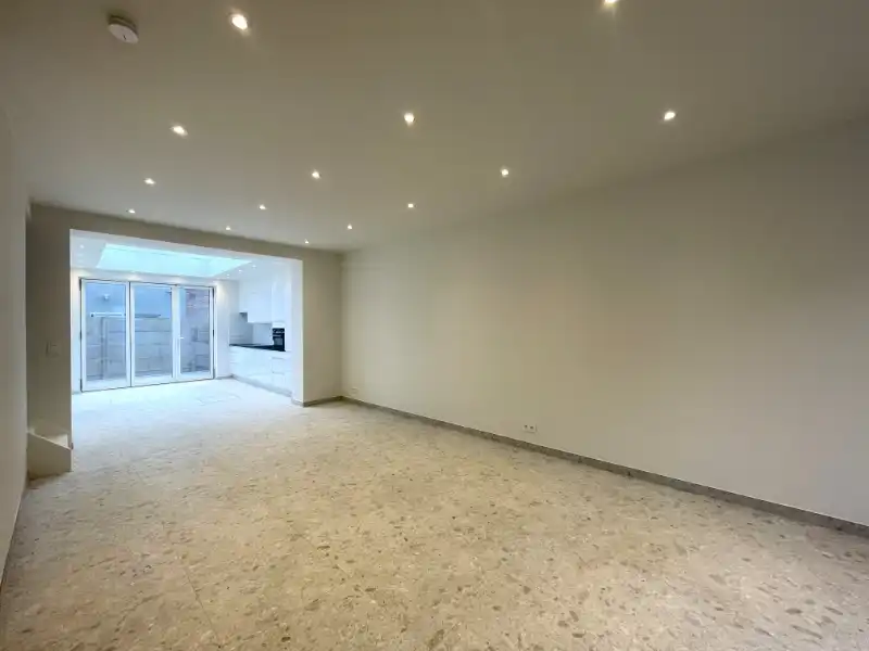 Totaal gerenoveerde woning met terras nabij UZ Gent foto 4