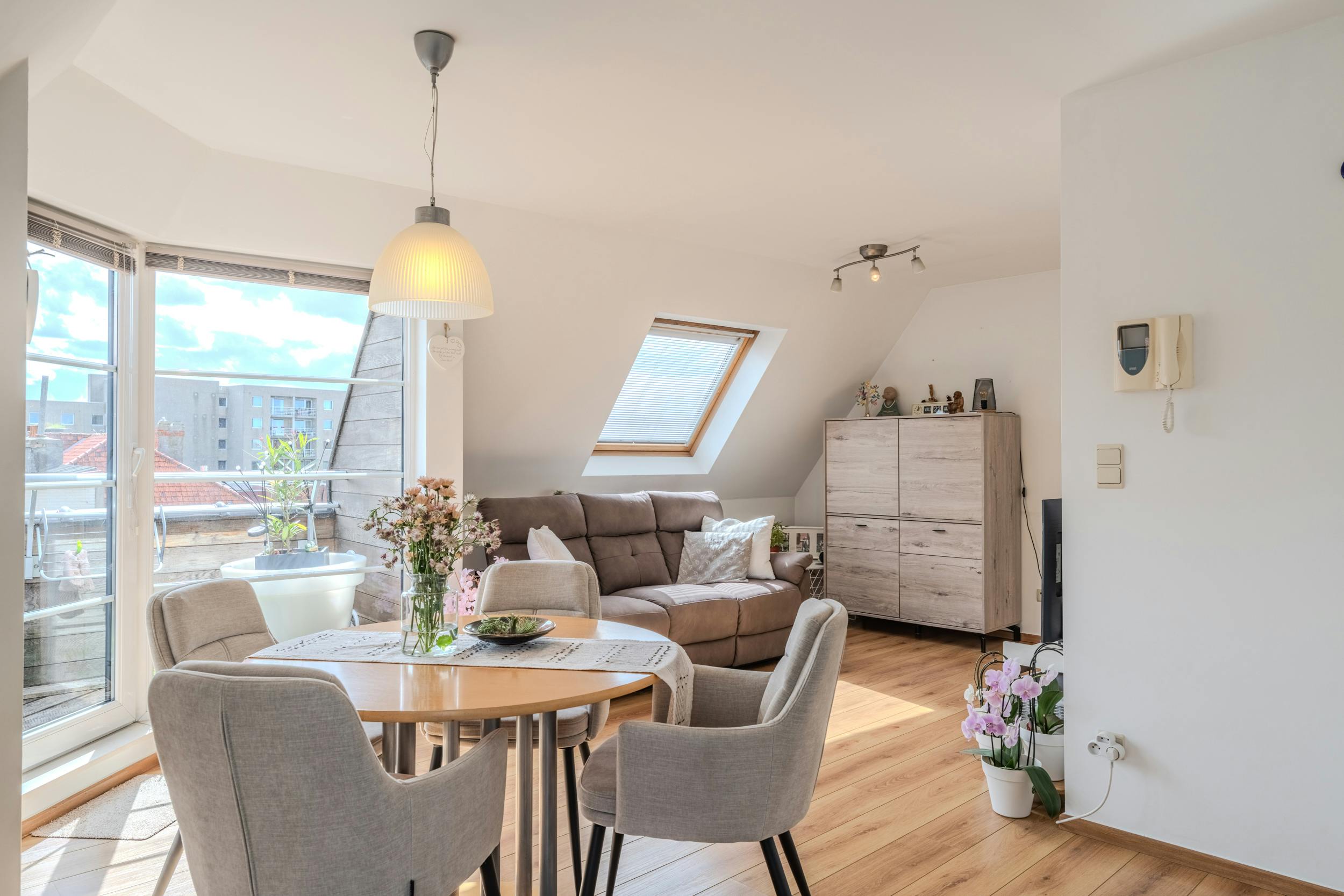 Instapklaar dakappartement met 1 slaapkamer te Oostende foto 3