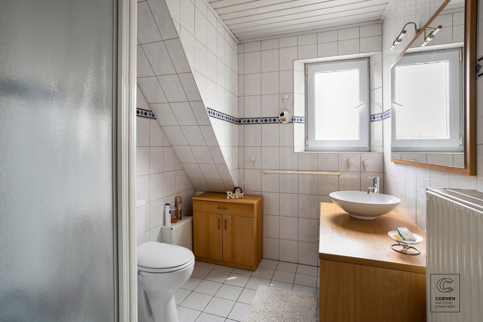 Instapklare woning met 2 slpk, ruime garage en zonnige tuin op TOPlocatie te Wommelgem!  foto 18