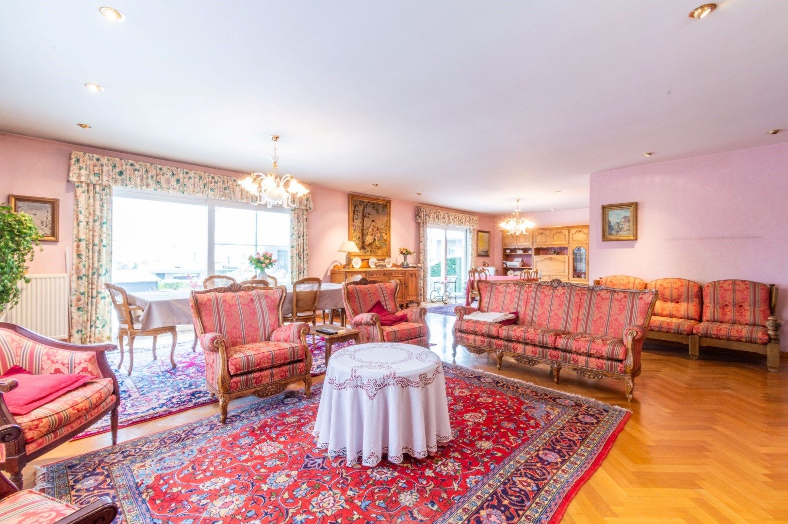 Een kwalitatieve, ruime (350m²) villa! foto 4
