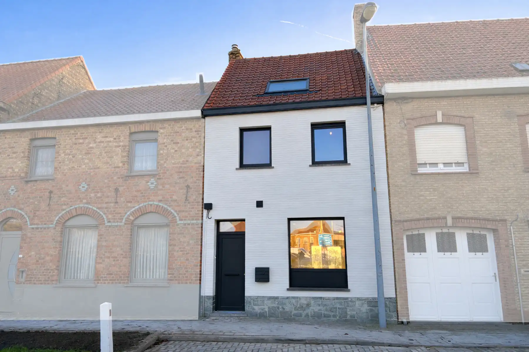 Volledig vernieuwde woning met 3 slaapkamers en tuin. foto {{pictureIndex}}