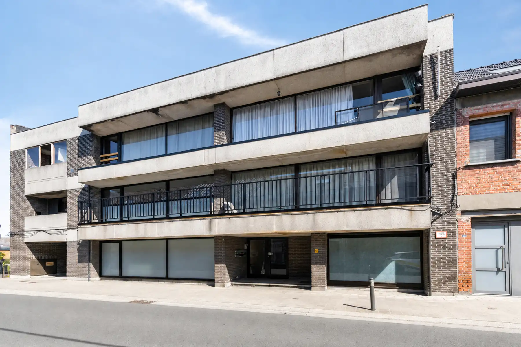 Instapklaar Gelijkvloers appartement mét garage.  foto 3