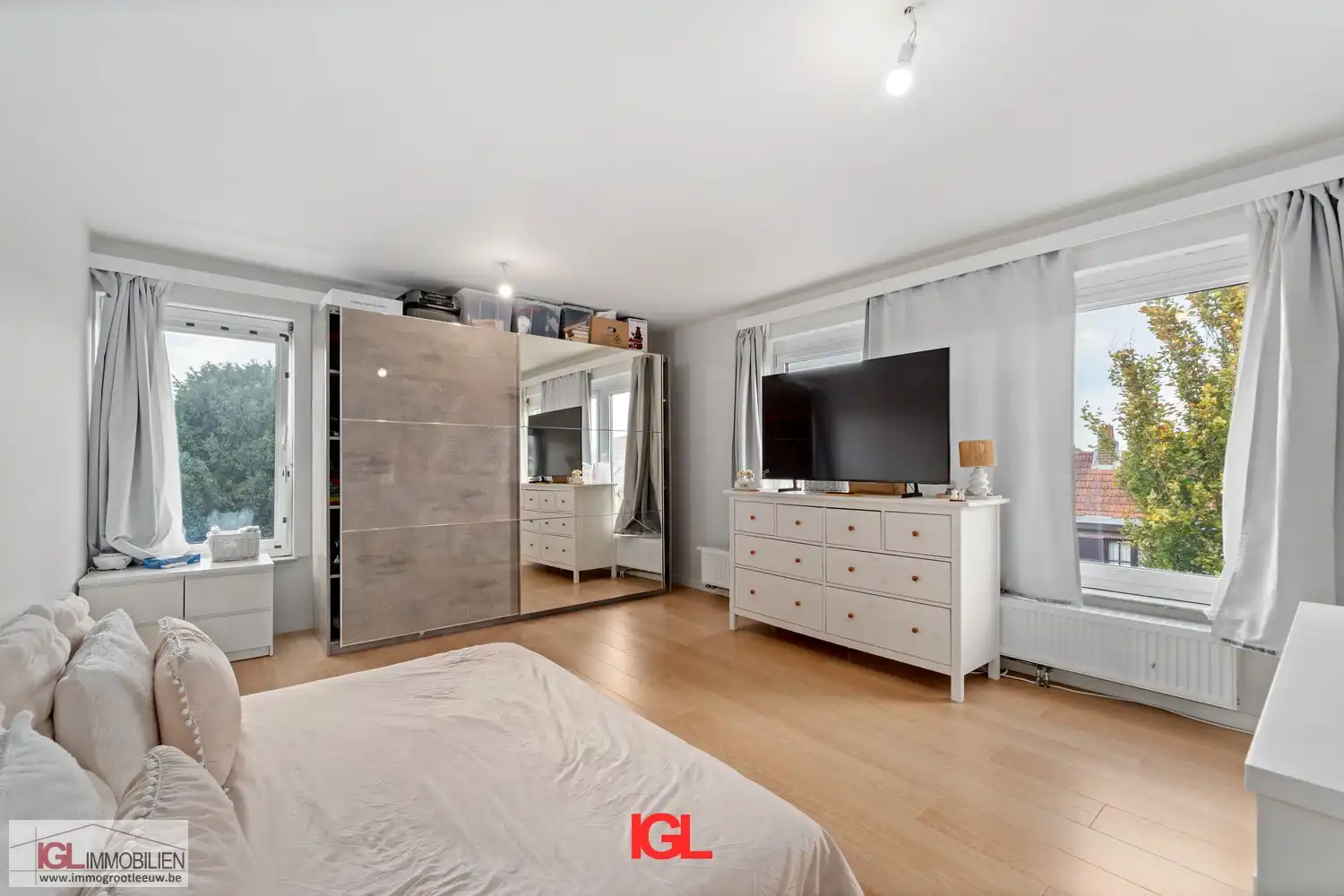 Modern appartement met 2 slaapkamers en parkeerplaats! foto 8