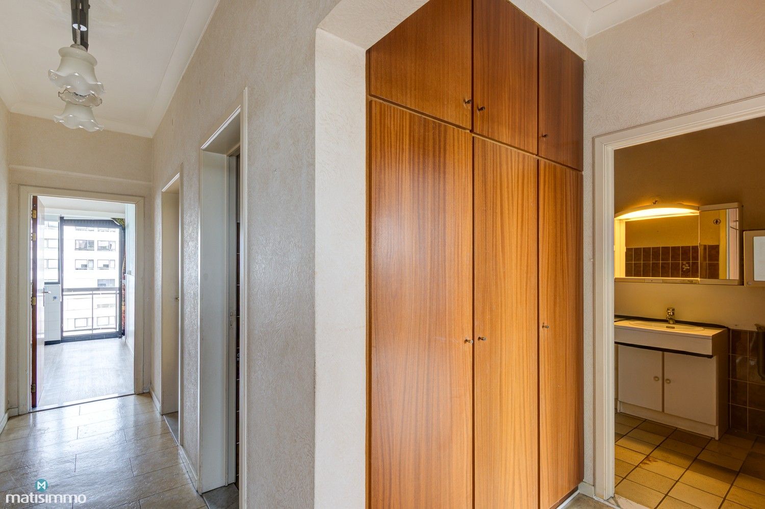 VOORTREFFELIJK GELEGEN APPARTEMENT MET GARAGEBOX EN 2 SLAAPKAMERS IN HARTJE GENK foto 14
