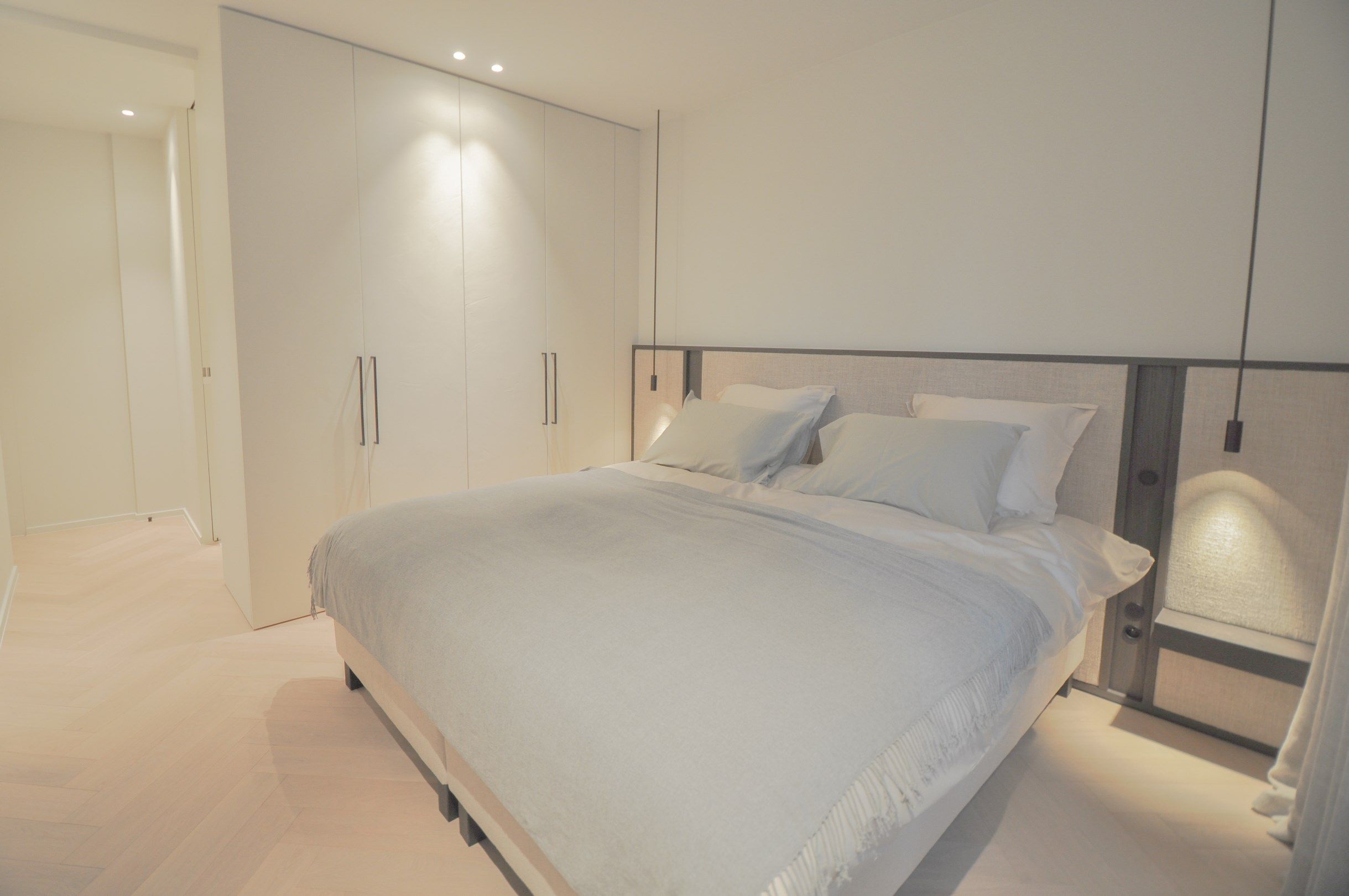 Uitzonderlijk ,tijdloos volledig gerenoveerd appartement met een open zicht . foto 30