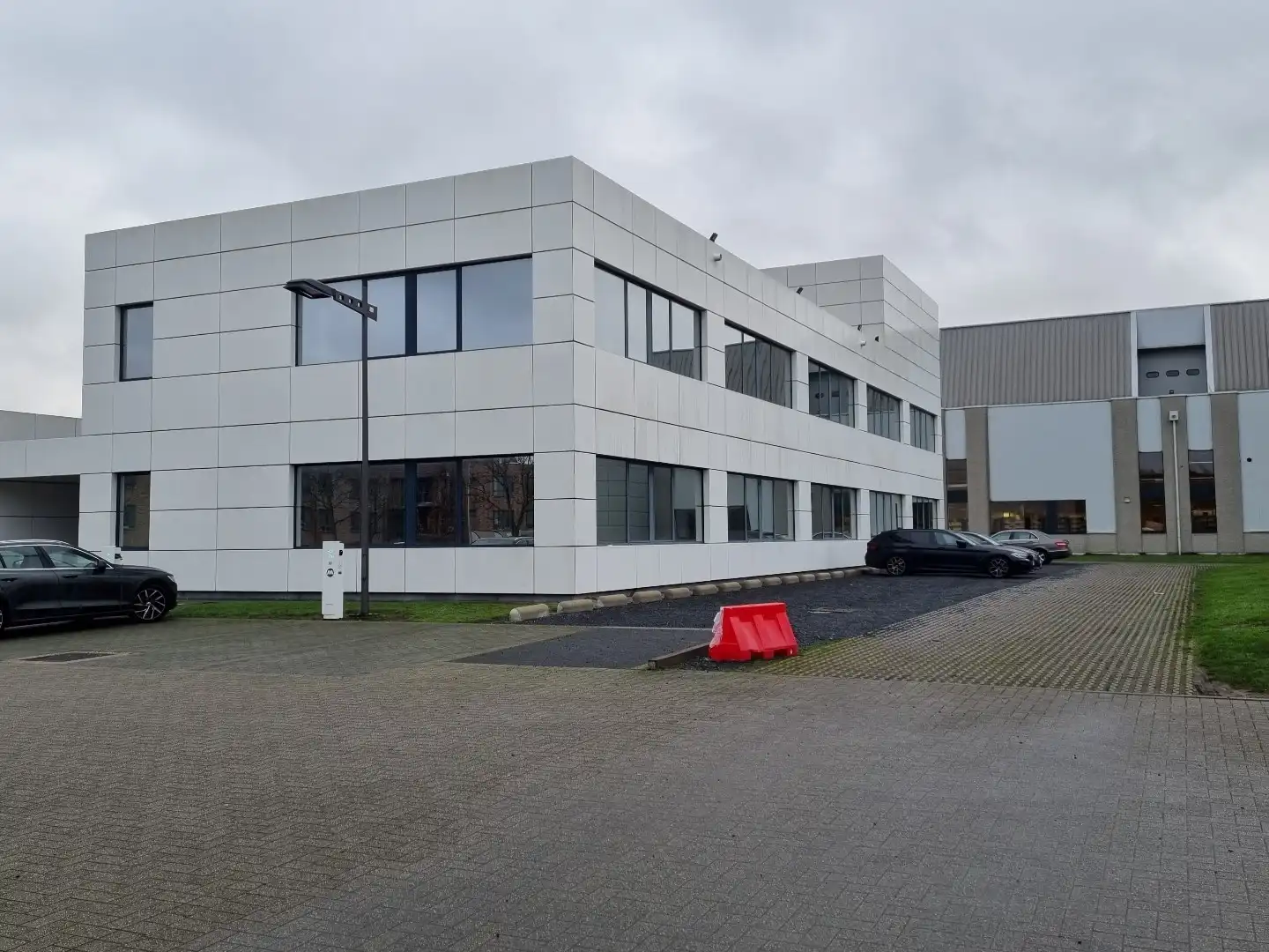 Kantoren 1e VDP - 527 m² + 25 parkings - nabij E 313 foto 13