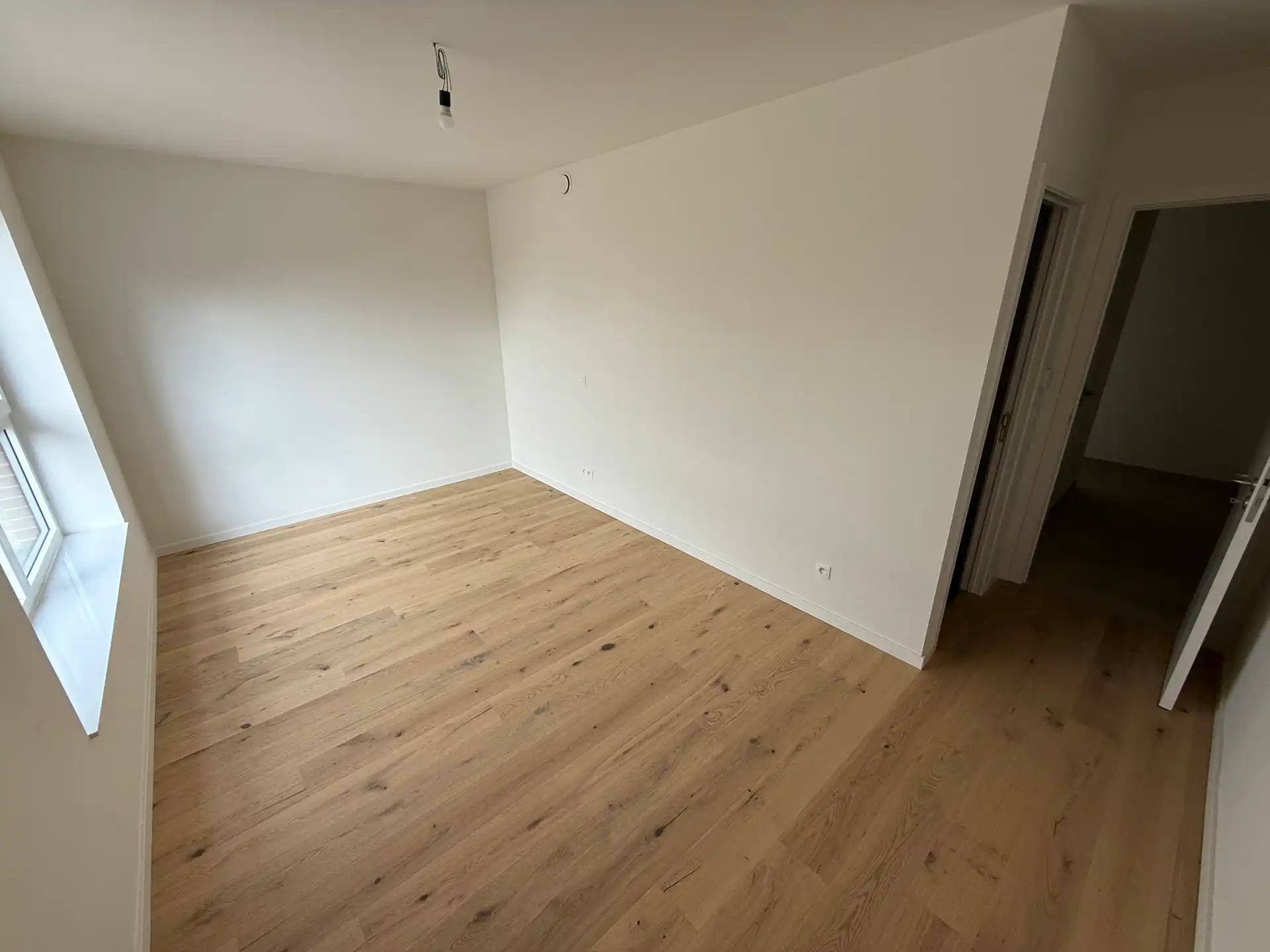 Nieuwbouwwoning met 3 slaapkamers, tuin en carport foto 7