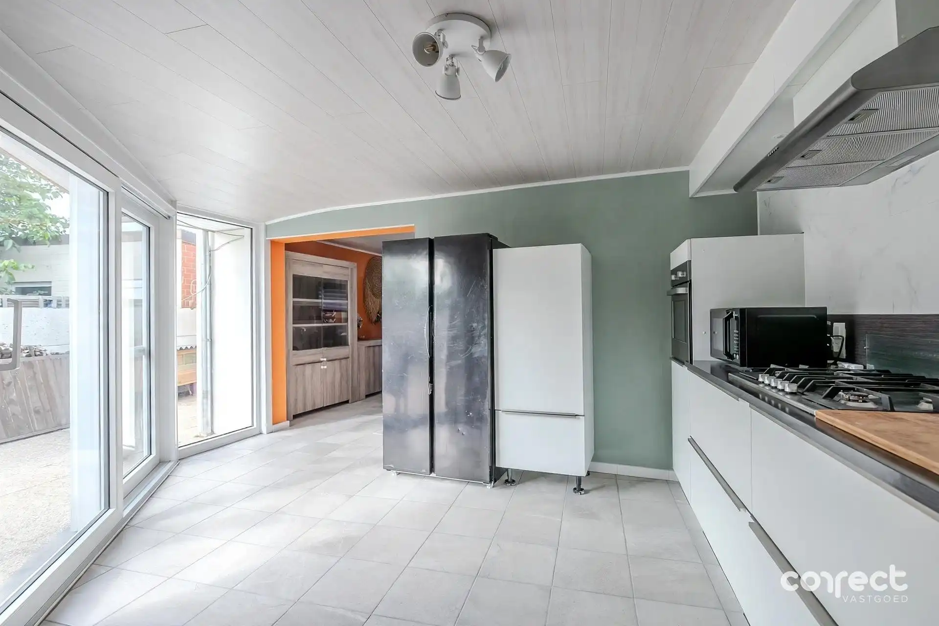 Gerenoveerde ( 2026 ) halfopen bebouwing met ruime tuin, garage en 3 slaapkamers. foto 5