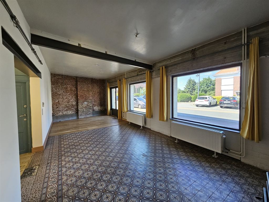 huis in centrum Haacht met 2 ruime garages. foto {{pictureIndex}}