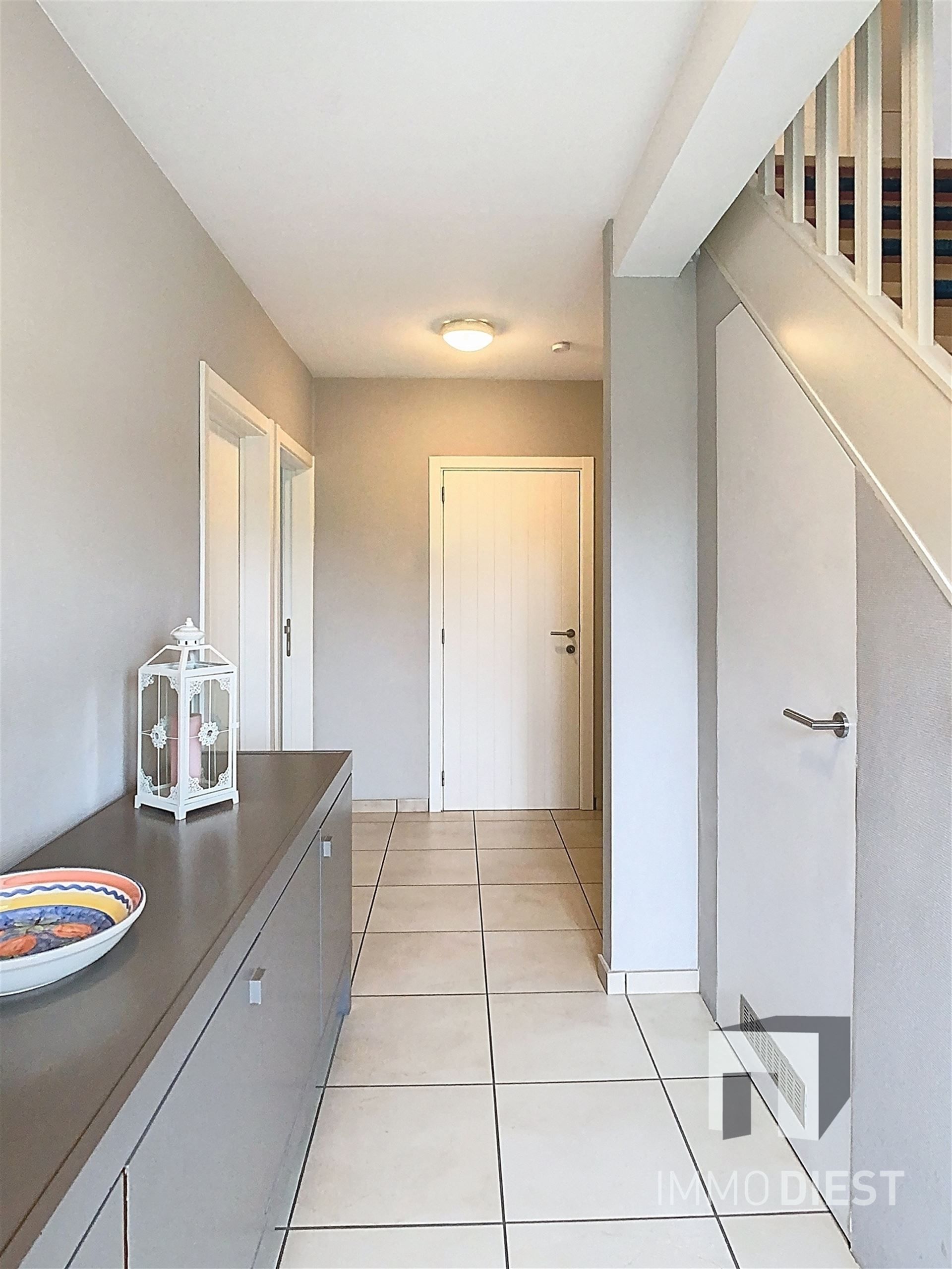 Aantrekkelijke en instapklare woning met 3 slaapkamers en prachtig aangelegde tuin op 12a 77ca. foto 22