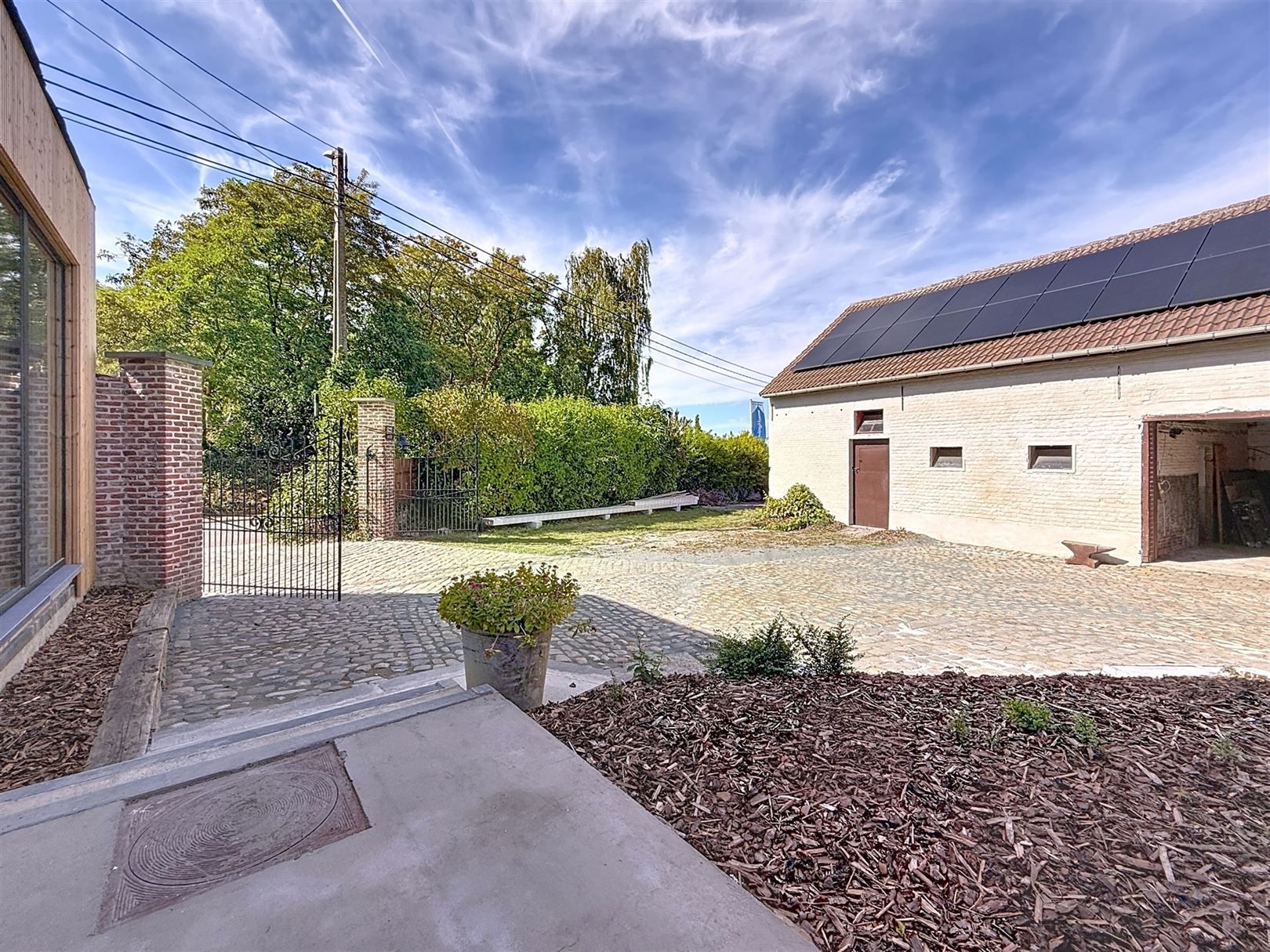 Energiezuinige, volledig gerenoveerde hoeve met bijgebouwen, 7a 83ca foto 8