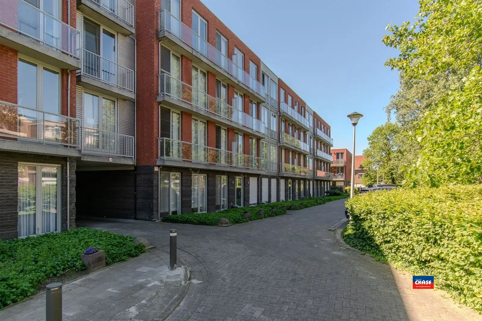 Ruim appartement met zuidterras en autostaanplaats foto 20