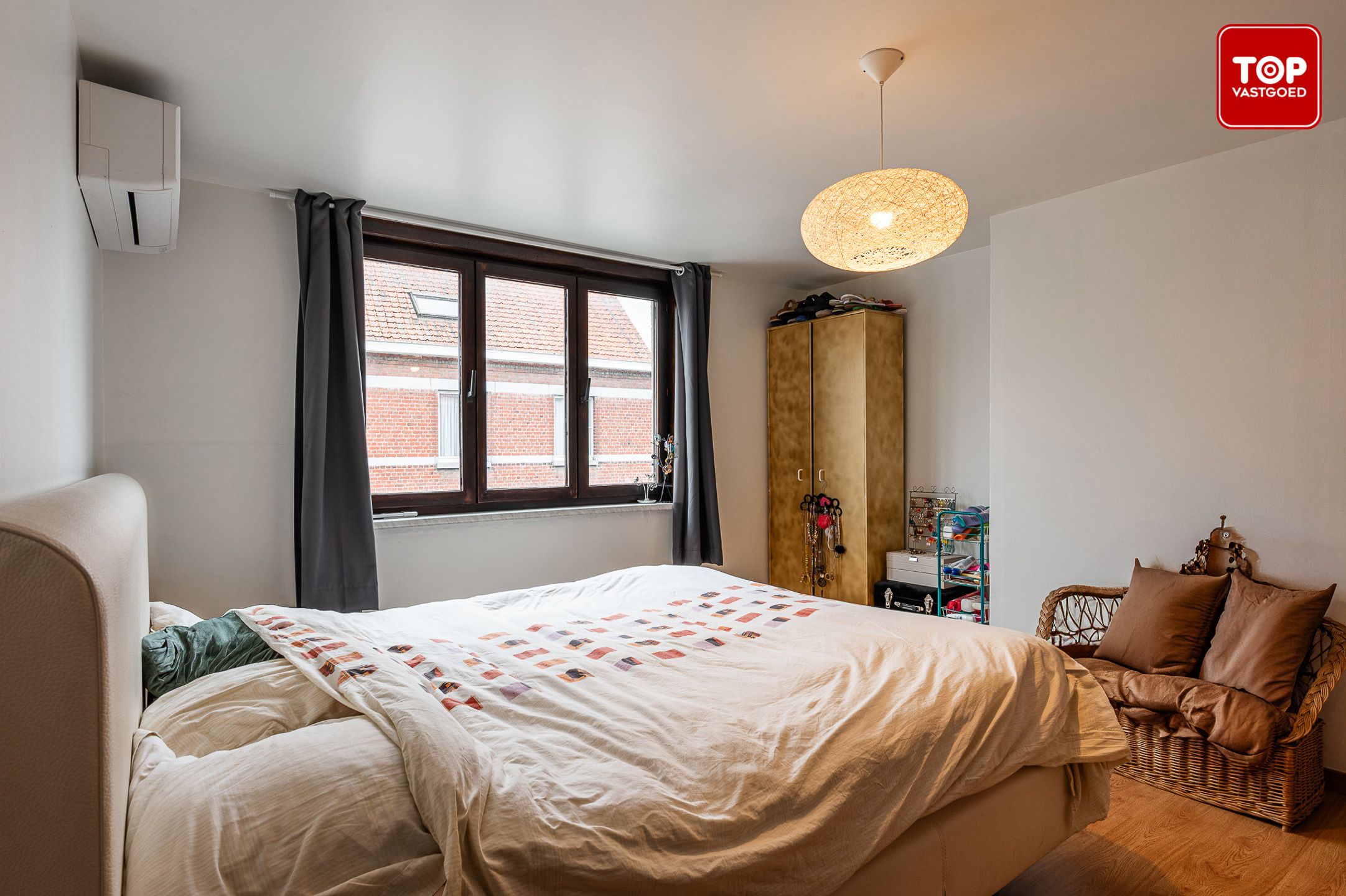 Charmante, instapklare woning met gezellige tuin in hartje Ardooie foto 13