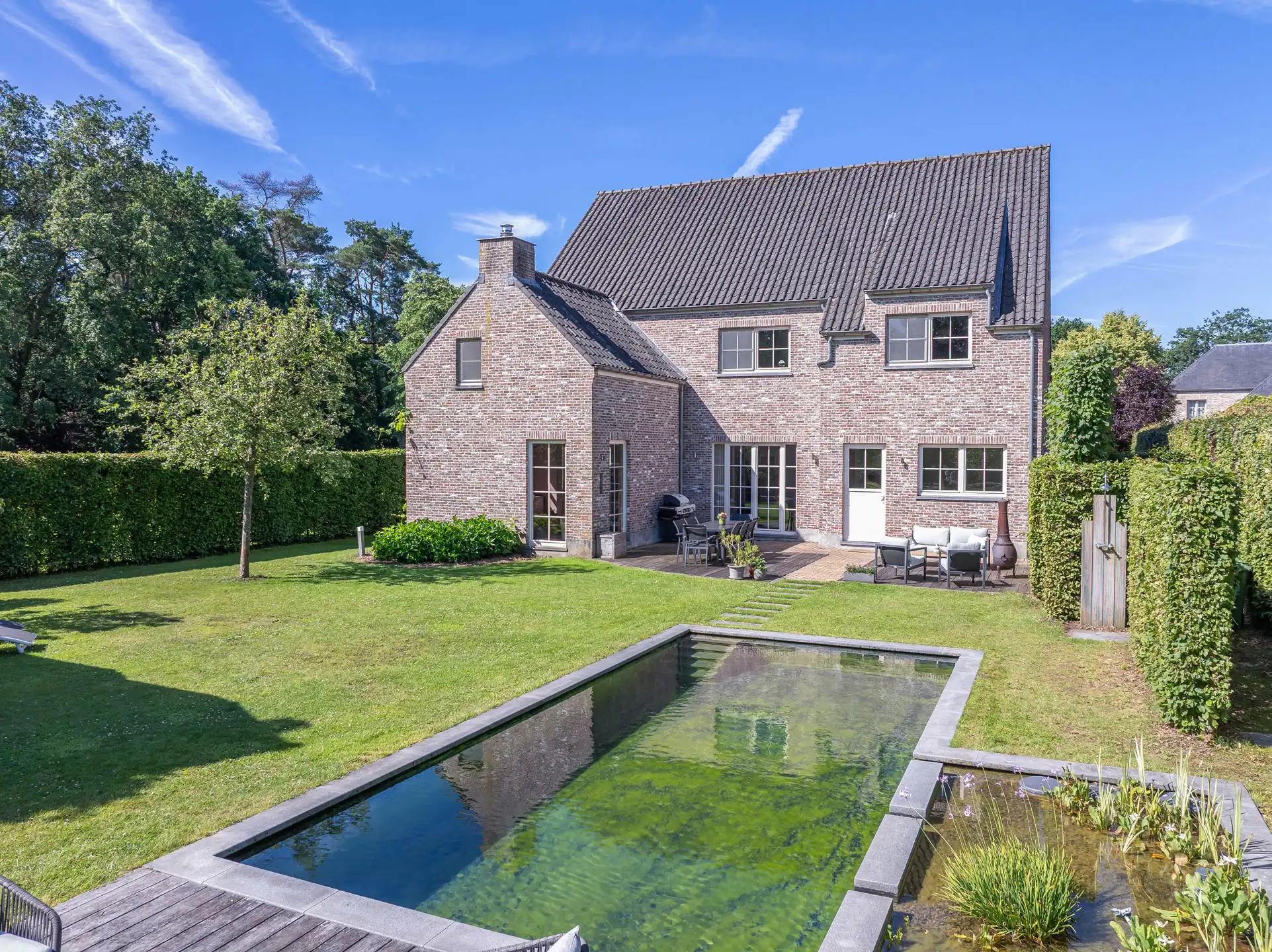 Rustig gelegen villa met prachtige tuin en zwemvijver foto 46