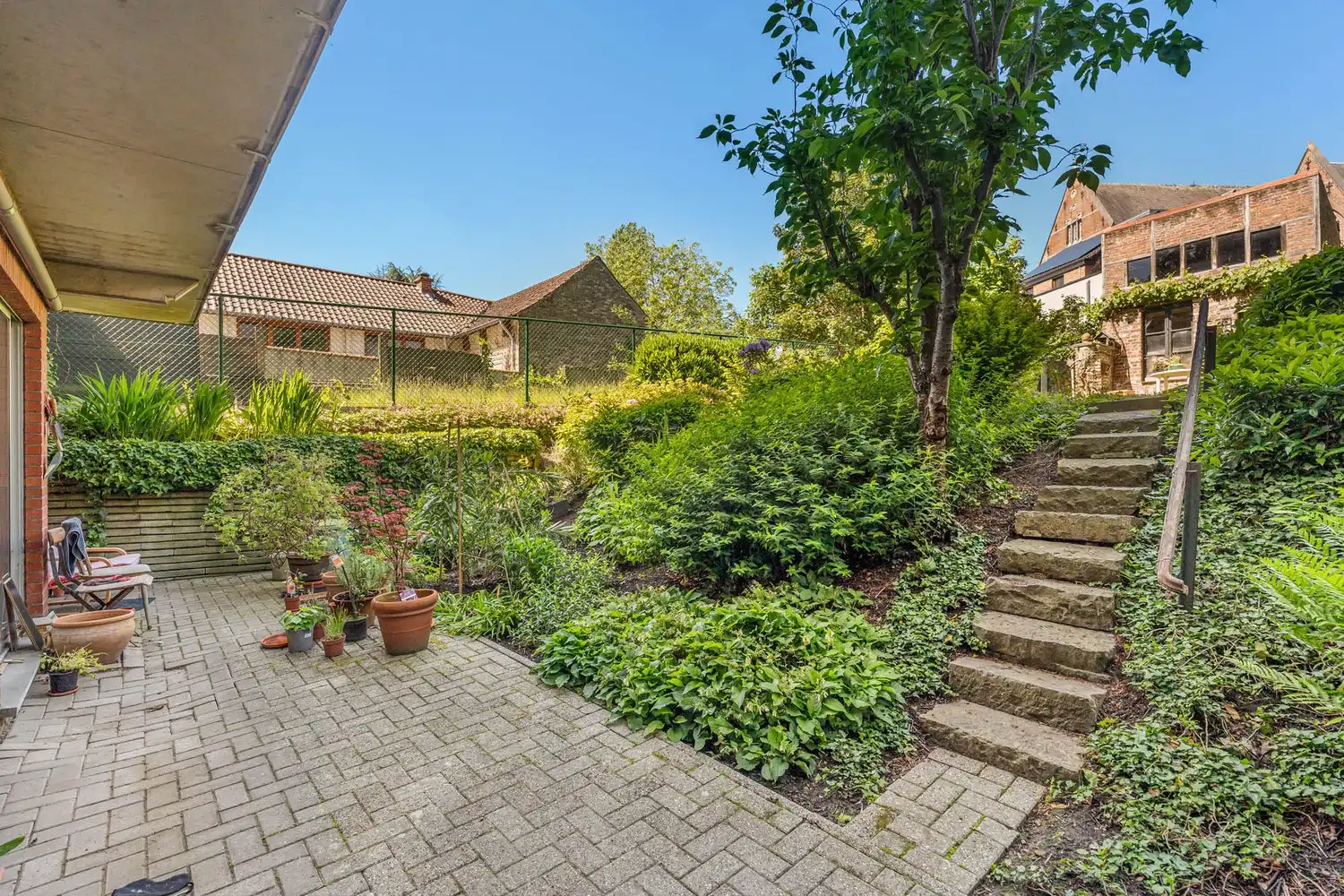 Goed gelegen, lichtrijk en energiezuinig appartement met 2 slaapkamers, een terras en een gemeenschappelijke tuin tegenover de botanische tuin en nabij het UZ Gasthuisberg te centrum Leuven! foto 2