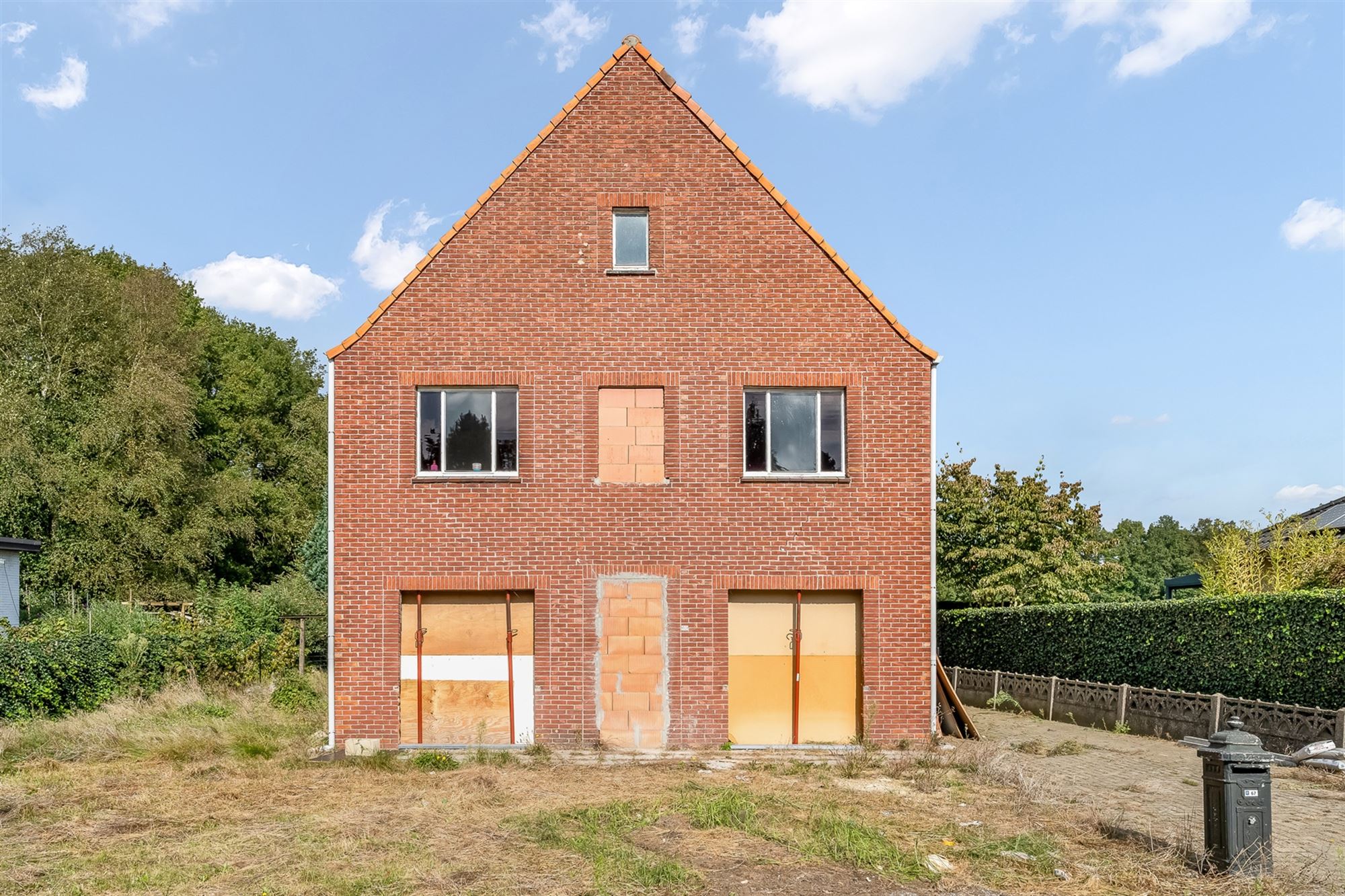 WONING ALS RENOVATIEPROJECT OP ZEER GOEDE LOCATIE TE ZONHOVEN foto 12