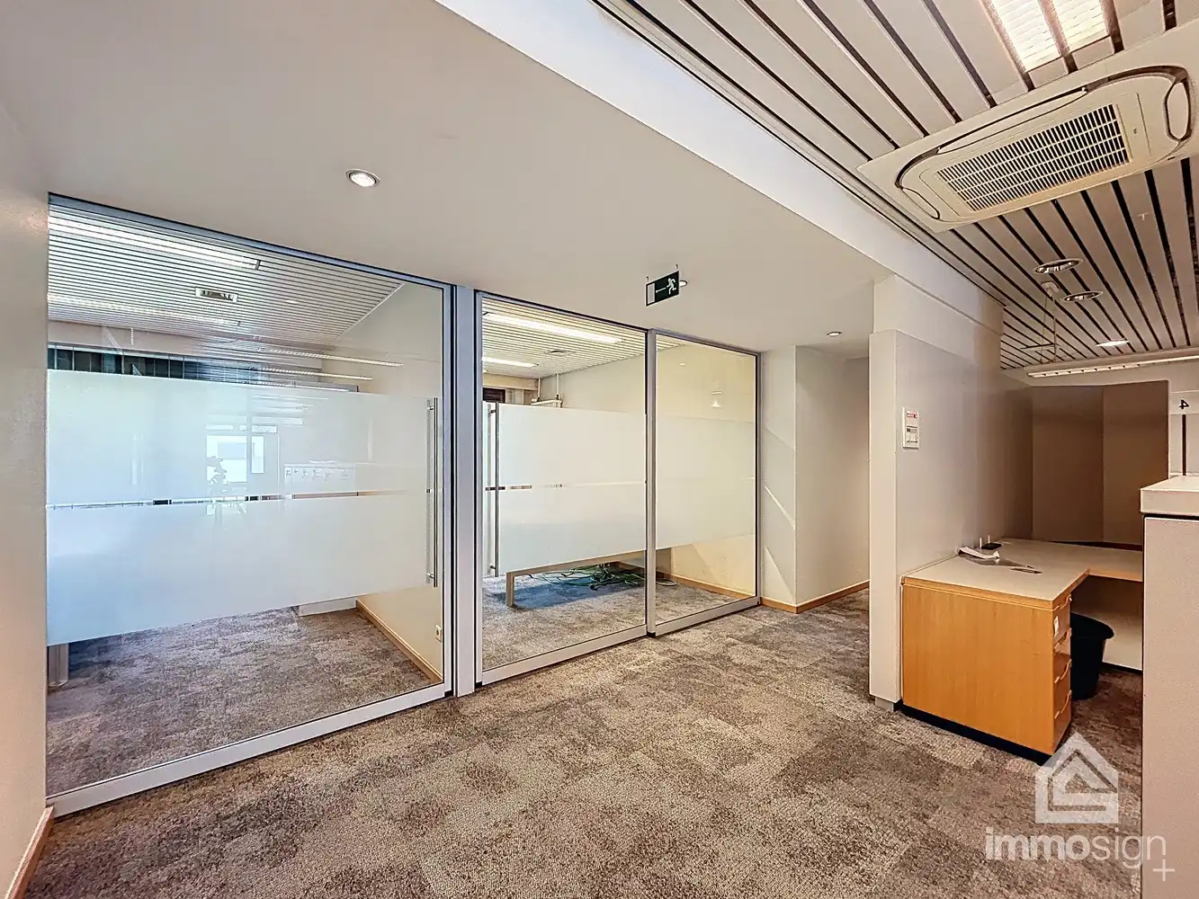 Gelijkvloerse kantoorruime van 243m² langs de Rijksweg foto 12