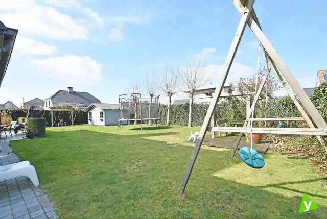 Ruime gezinswoning gelegen met tuin net buiten het centrum van Eeklo! foto 19