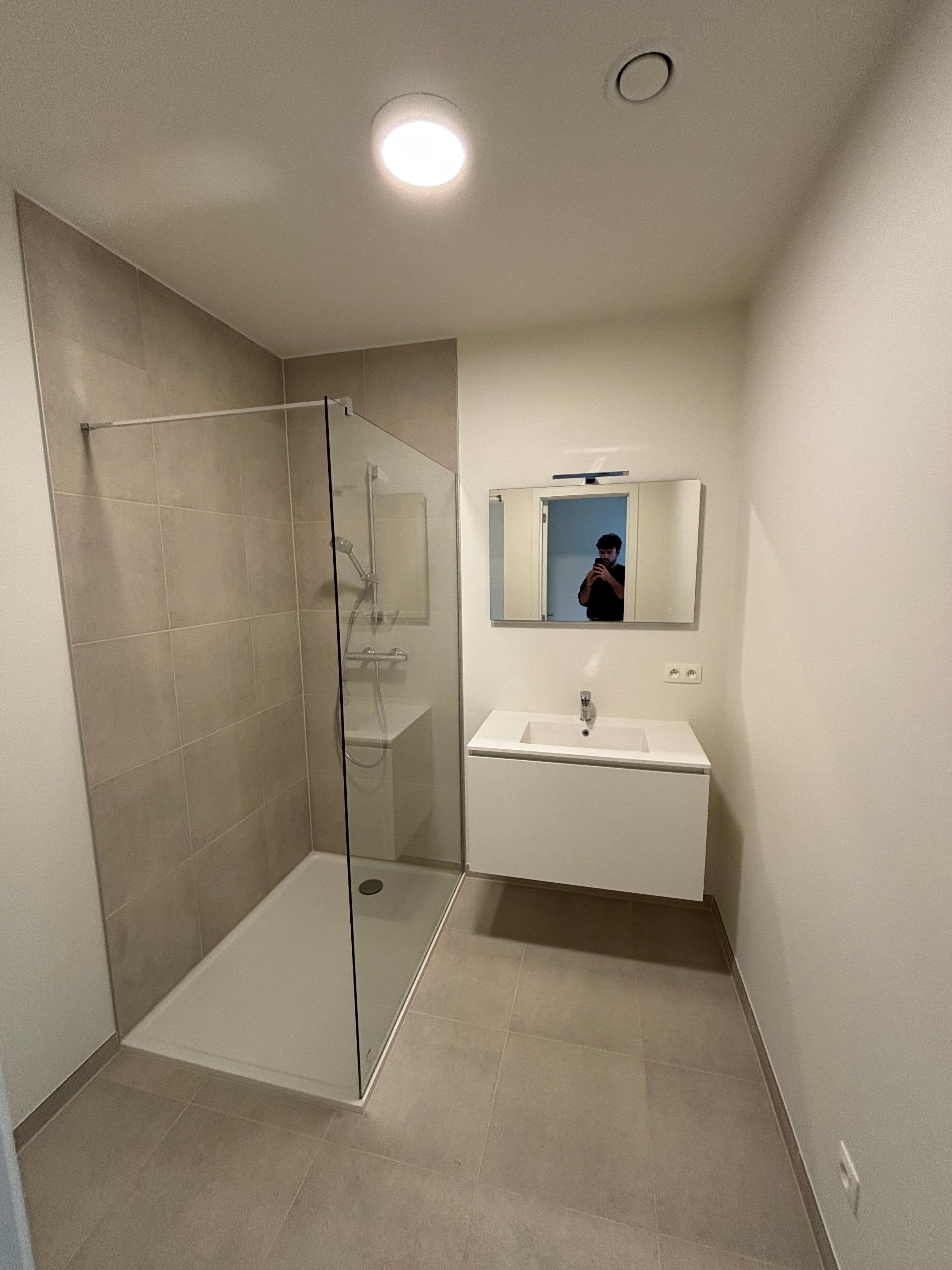 Nieuwbouw 1-slaapkamerappartement met terras foto 7
