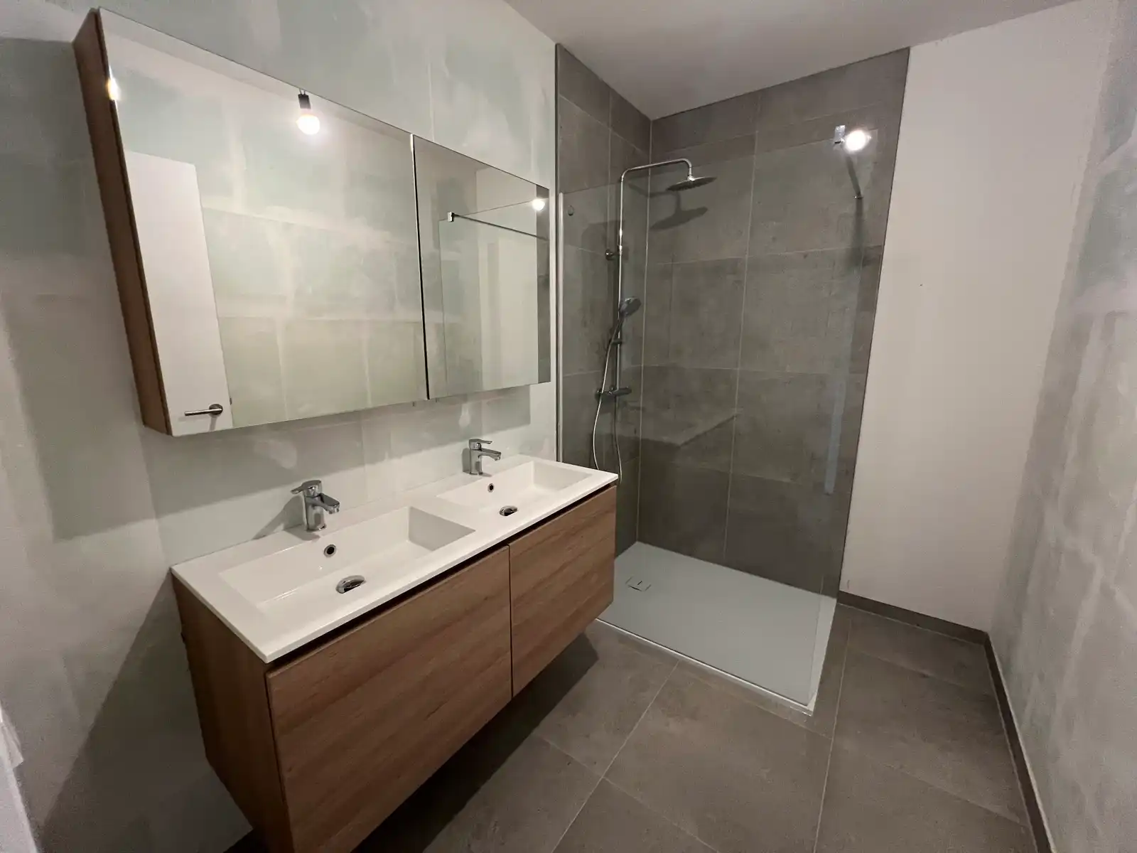 LAATSTE nieuwbouwapp met 2 slpk en terras op TOPLOCATIE! foto 9