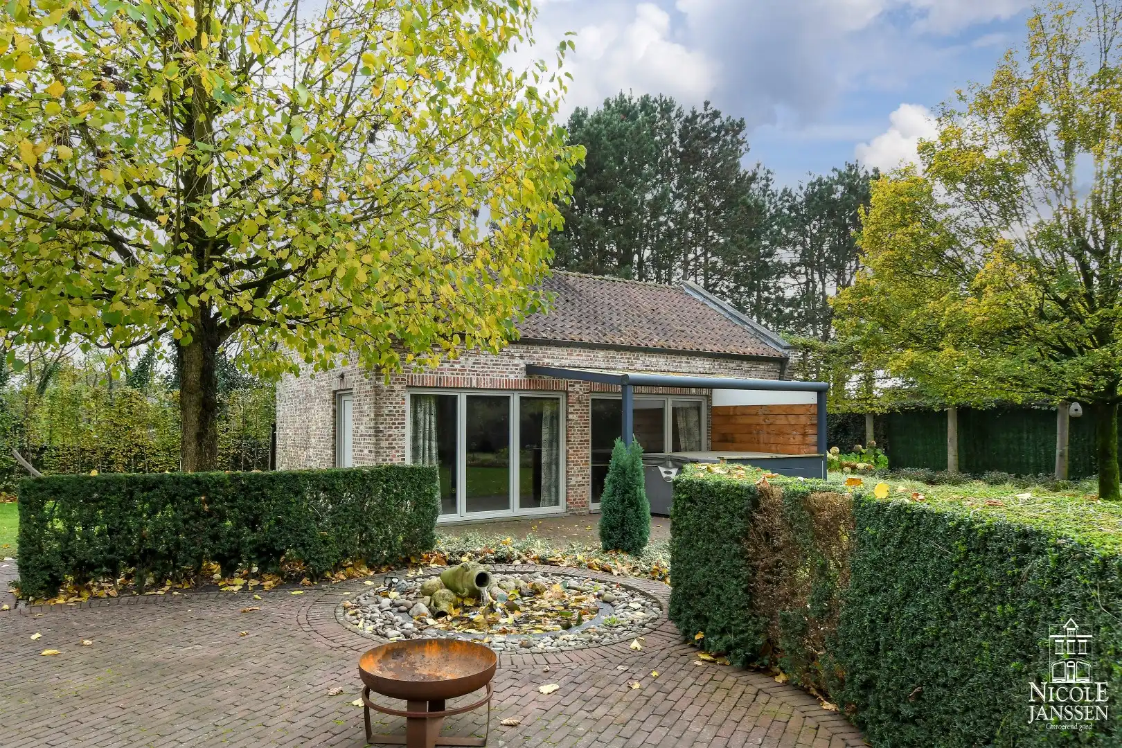 Instapklaar landhuis met tuin en interessant bijgebouw foto 29