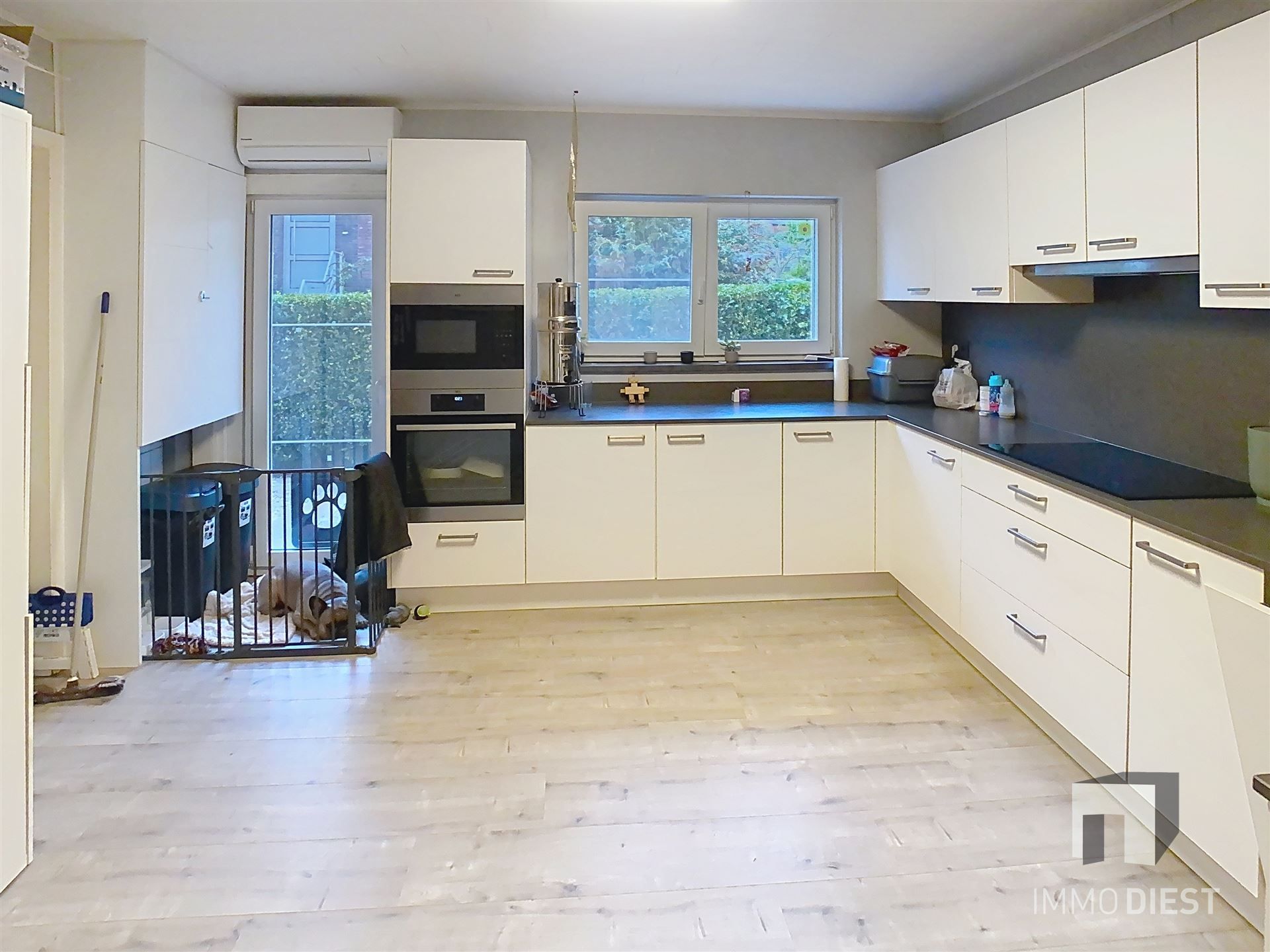 Charmante gerenoveerde woning met 4 slpkmrs foto 9