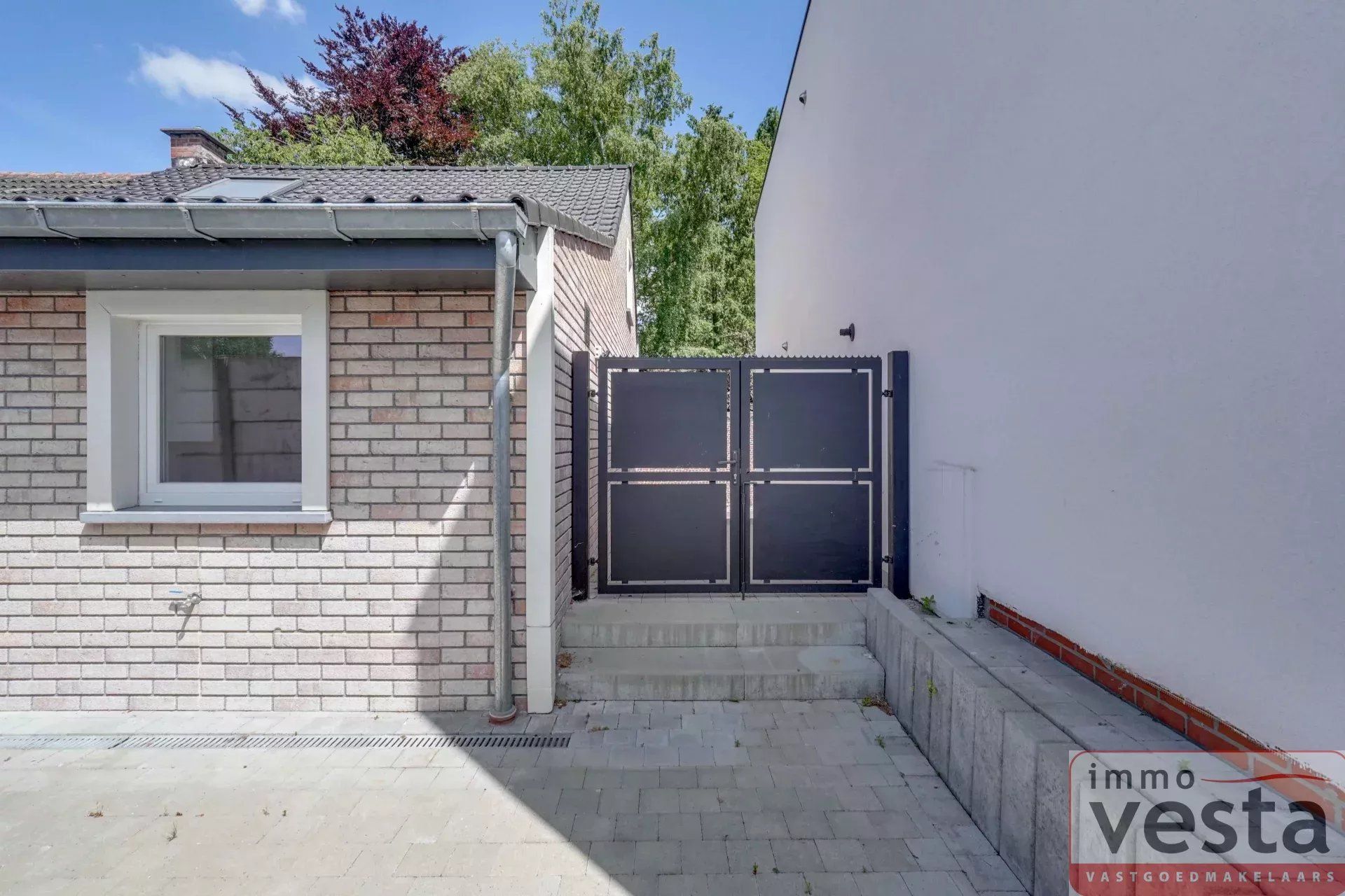 Gerenoveerde woning aan de stadsrand foto 15