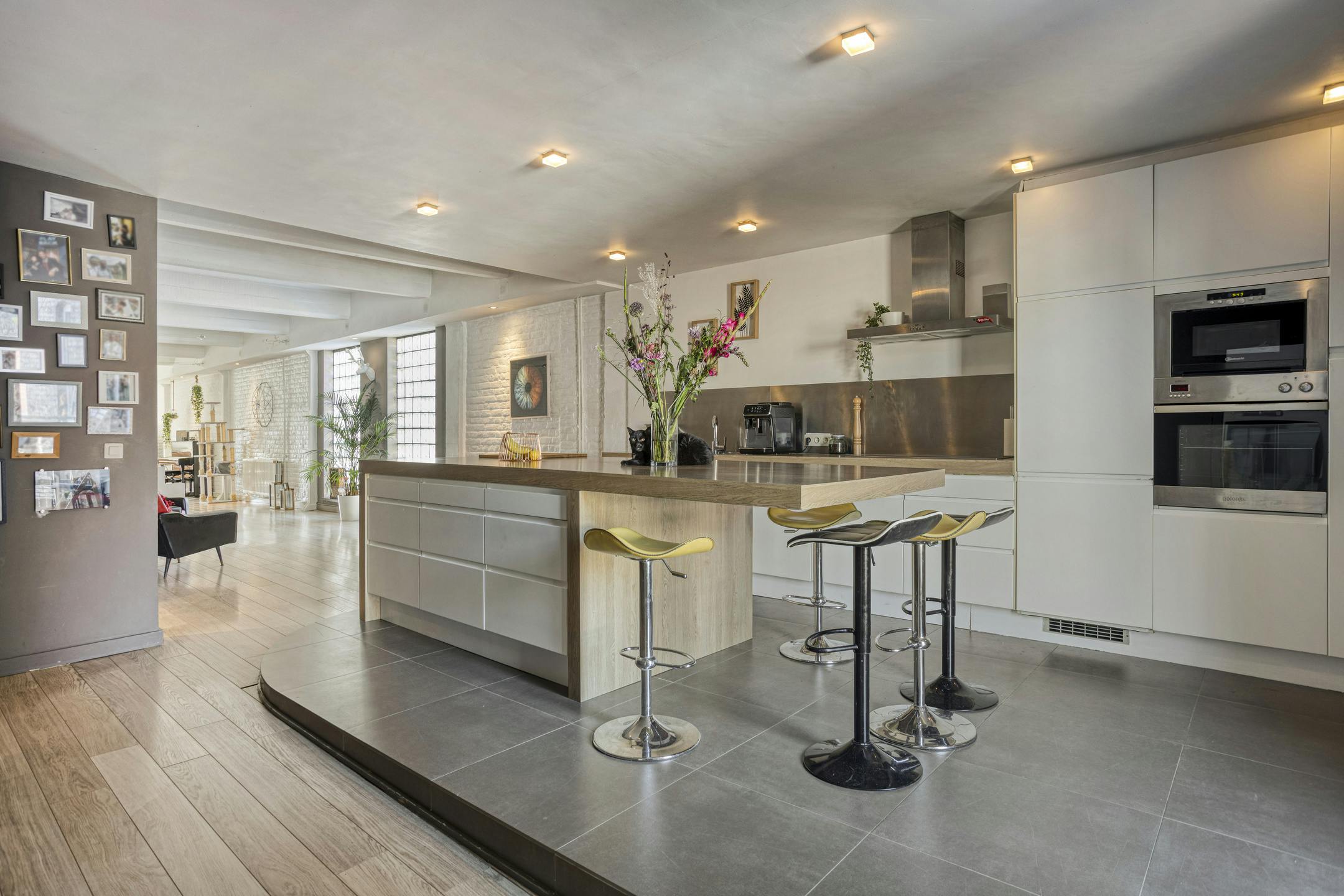 Loft appartement te Sint-Jans-Molenbeek  foto {{pictureIndex}}