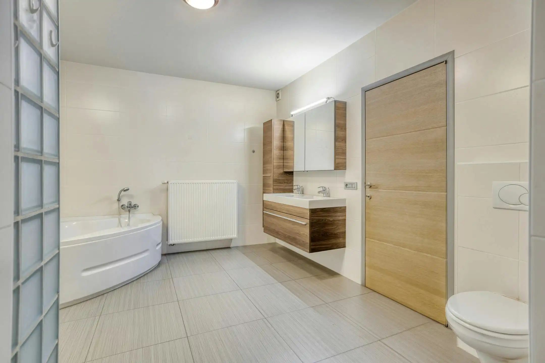 Lichtrijk 2-slpk app. met 2 terrassen in hartje Roeselare foto 11