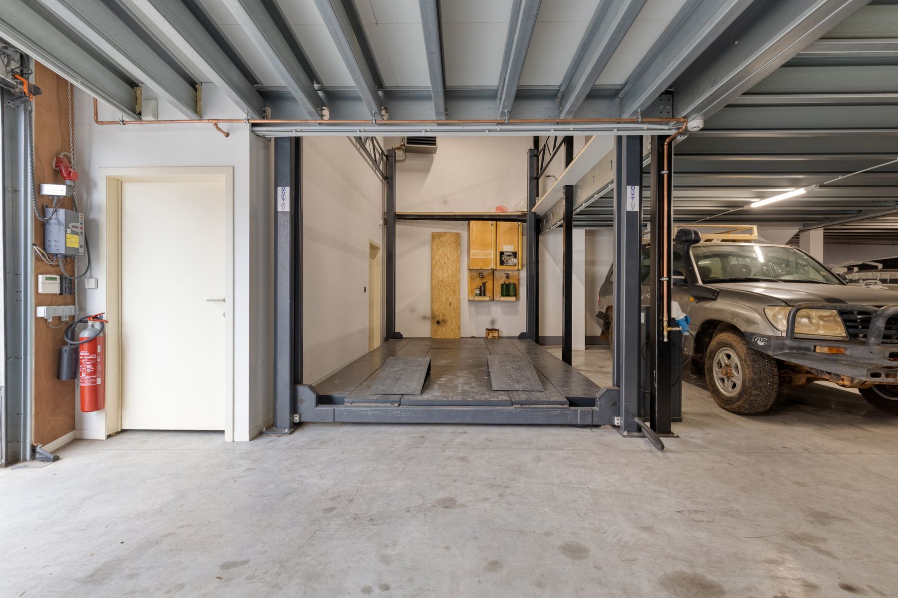 Recent vernieuwde loods met bovenliggend luxe appartement ! foto 14