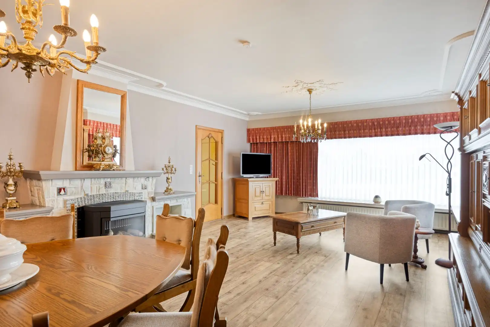 Ruim ingedeelde gelijkvloers woning op een mooi breed perceel van 812 m². foto 9