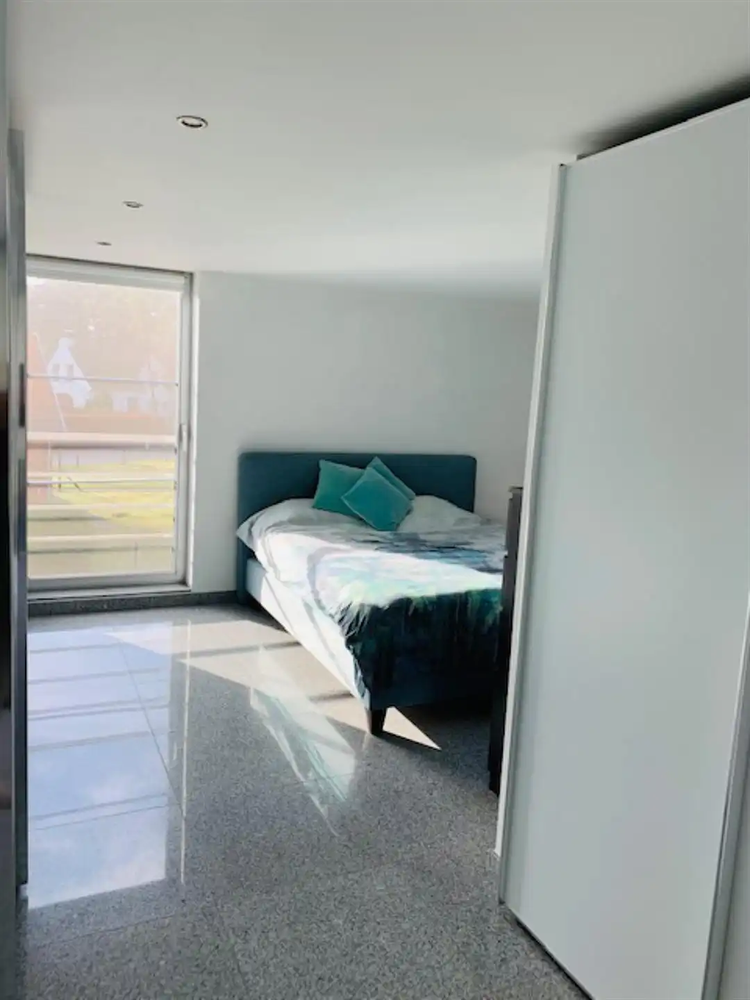 Moderne halfopen woning met 3 slaapkamers foto 14