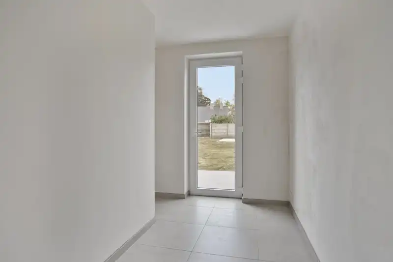 Prachtige, verrassend ruime nieuwbouwwoning met 3 slaapkamers én inpandige garage te koop in Dentergem! foto 9