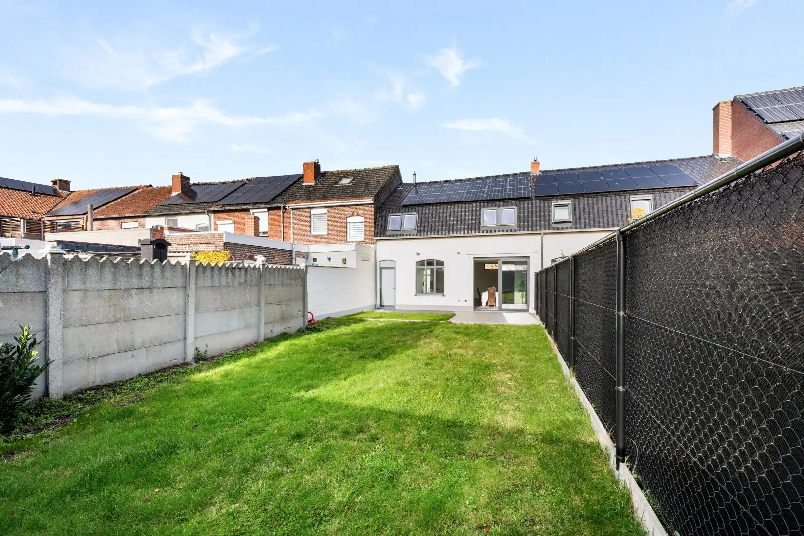 GERENOVEERDE WONING MET 3 SLPKS EN TUIN foto 2