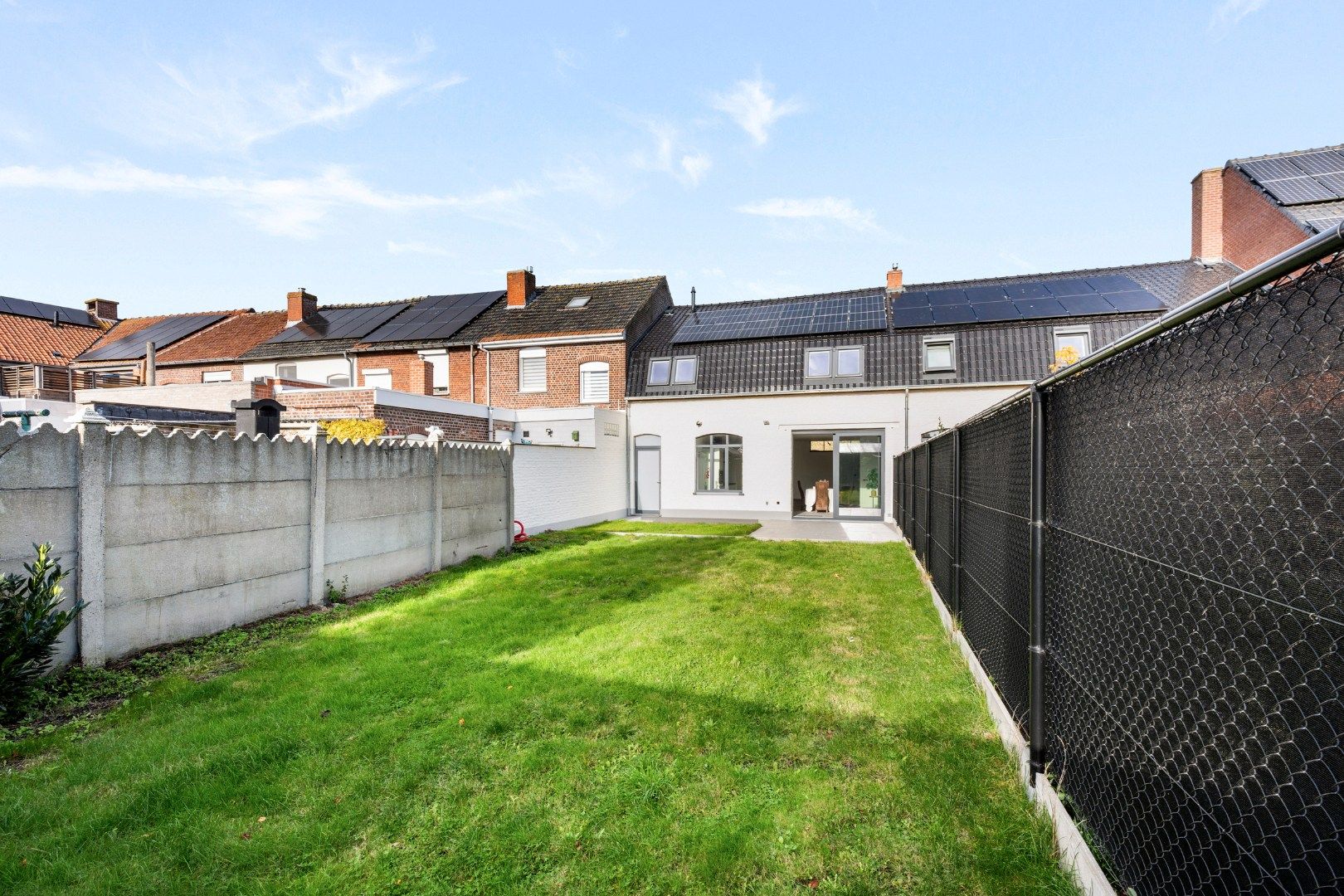 GERENOVEERDE WONING MET 3 SLPKS EN TUIN foto 2