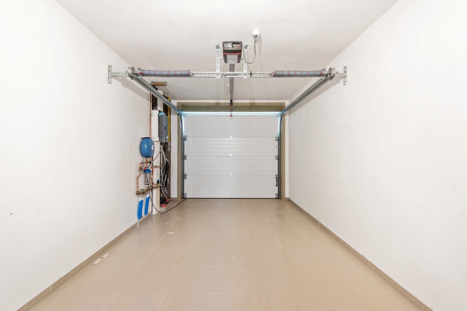 Halfopen bebouwing in landelijke, moderne stijl  foto 23
