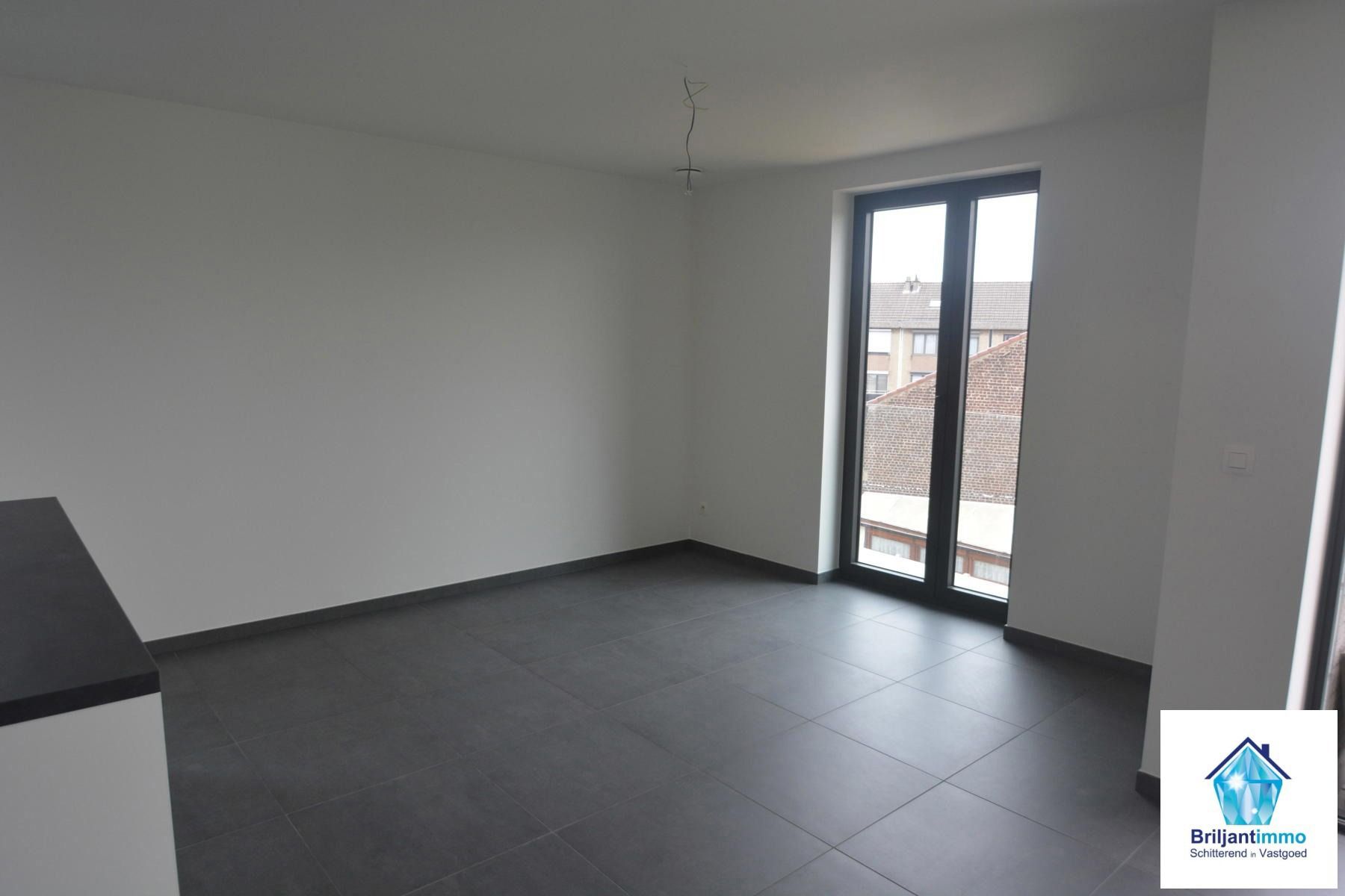 Ruim nieuwbouw appartement met 2 slp, berging en staanplaats foto 2