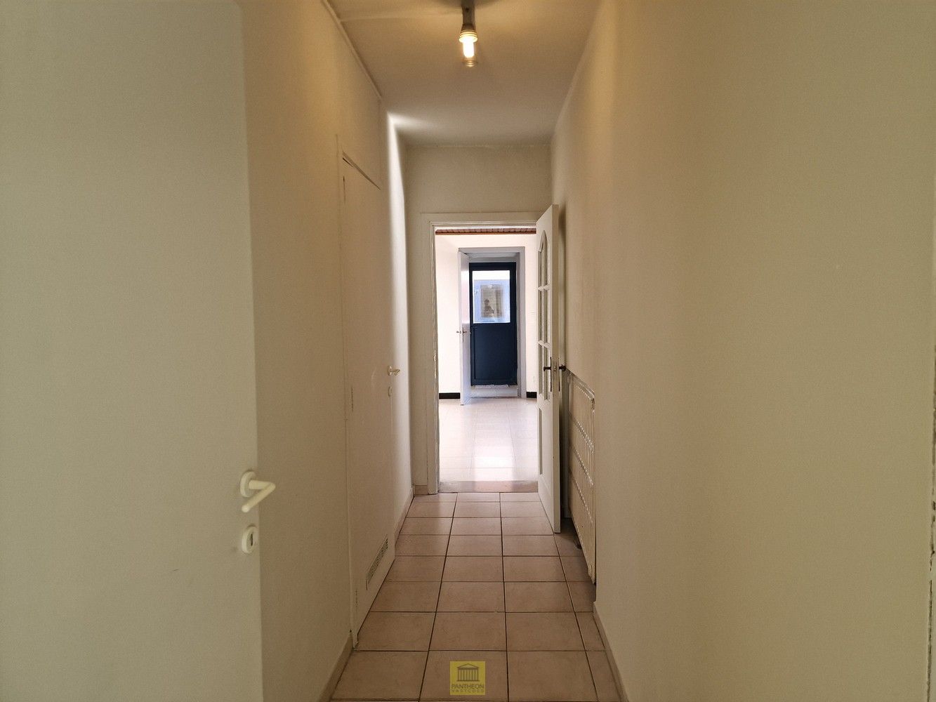 Gelijkvloers appartement met garage nabij centrum! foto 5