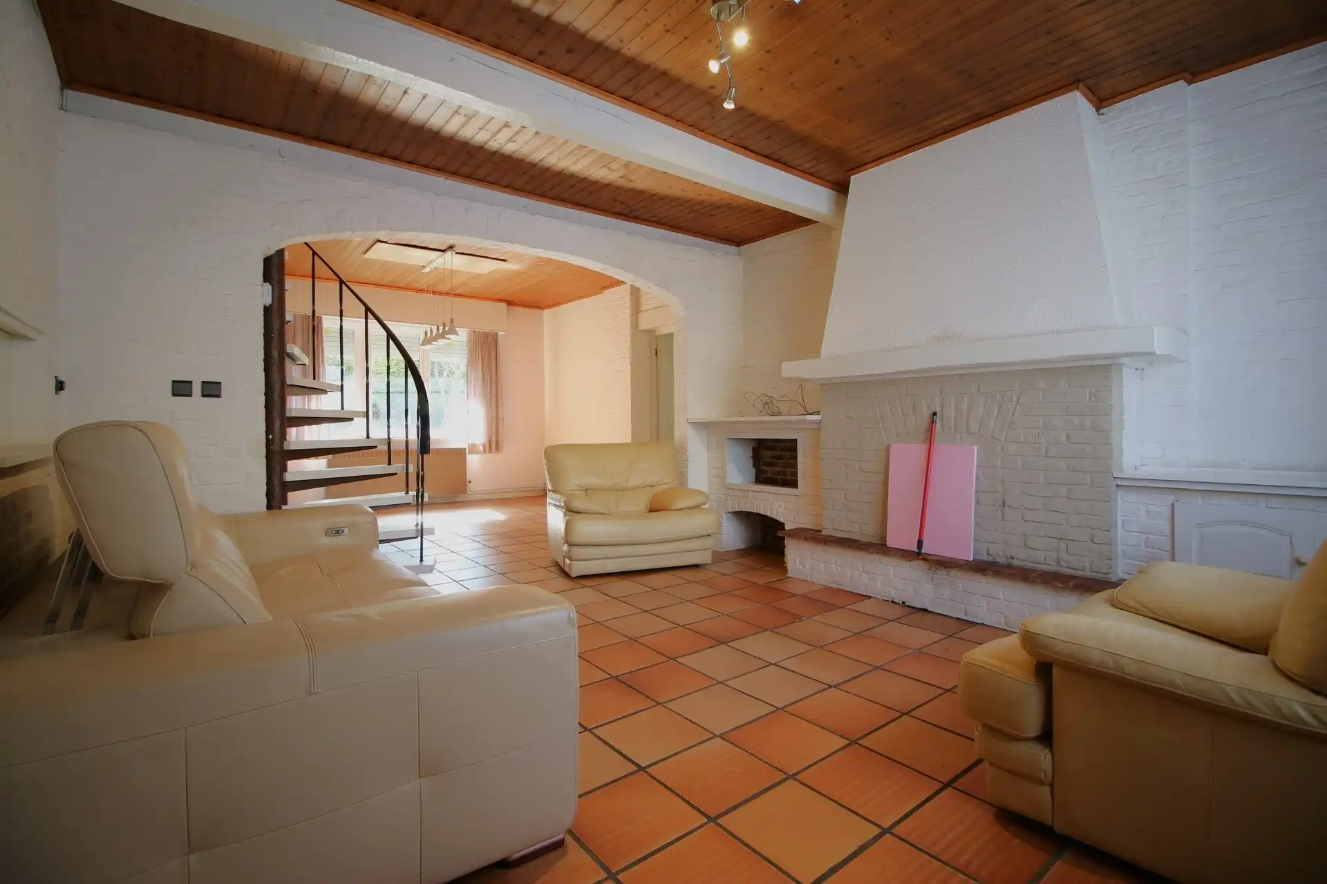 Te renoveren woning 3 slpk & tuin foto 2