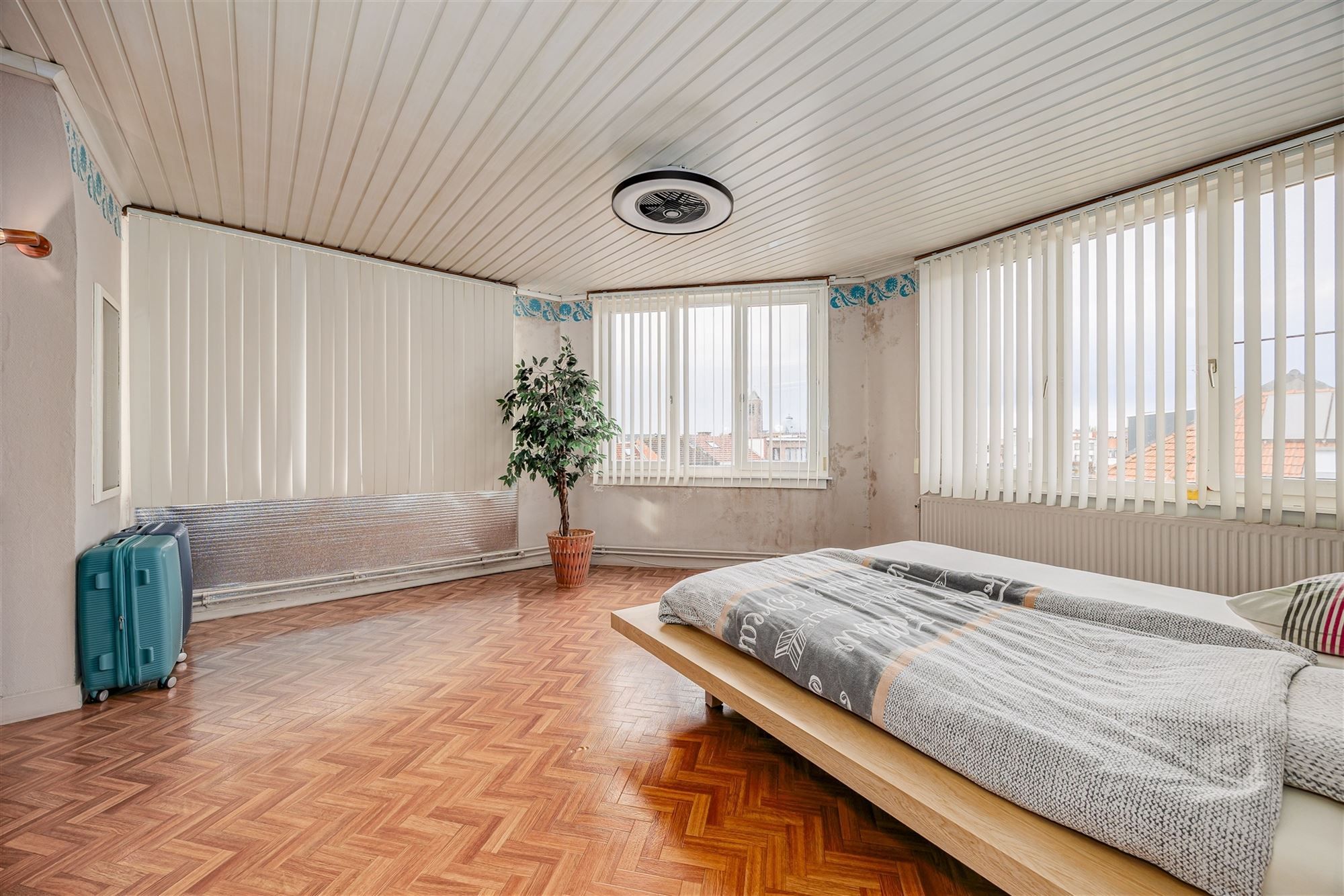 Uniek hoekperceel met handelshuis + garage + appt foto 13