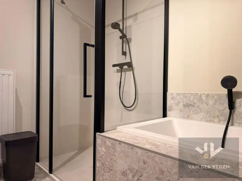 Prachtig afgewerkte 3 slpk-woning in een rustige woonwijk foto 18