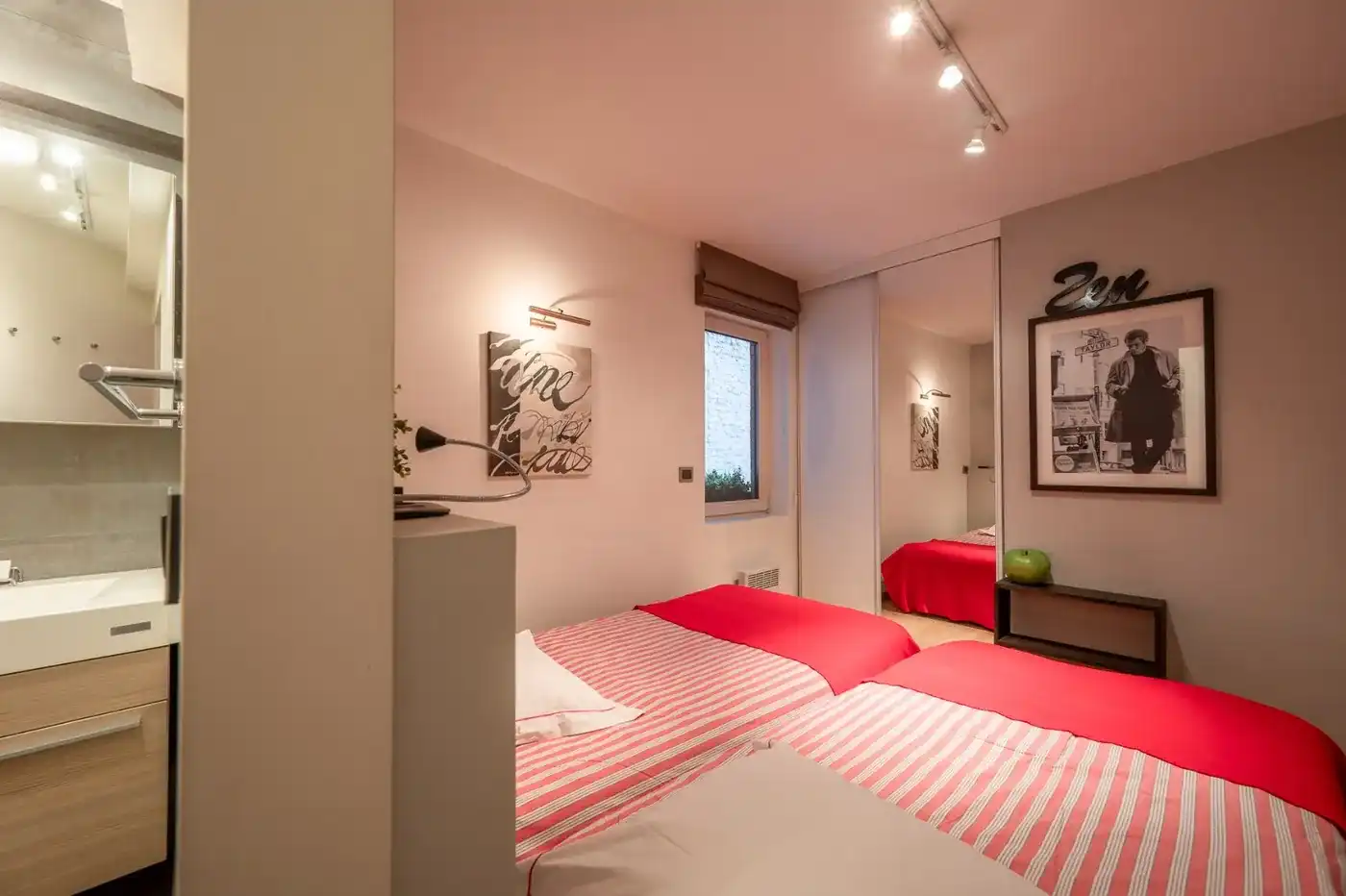 Perfect gelegen drie slaapkamer appartement met zonneterras foto 14