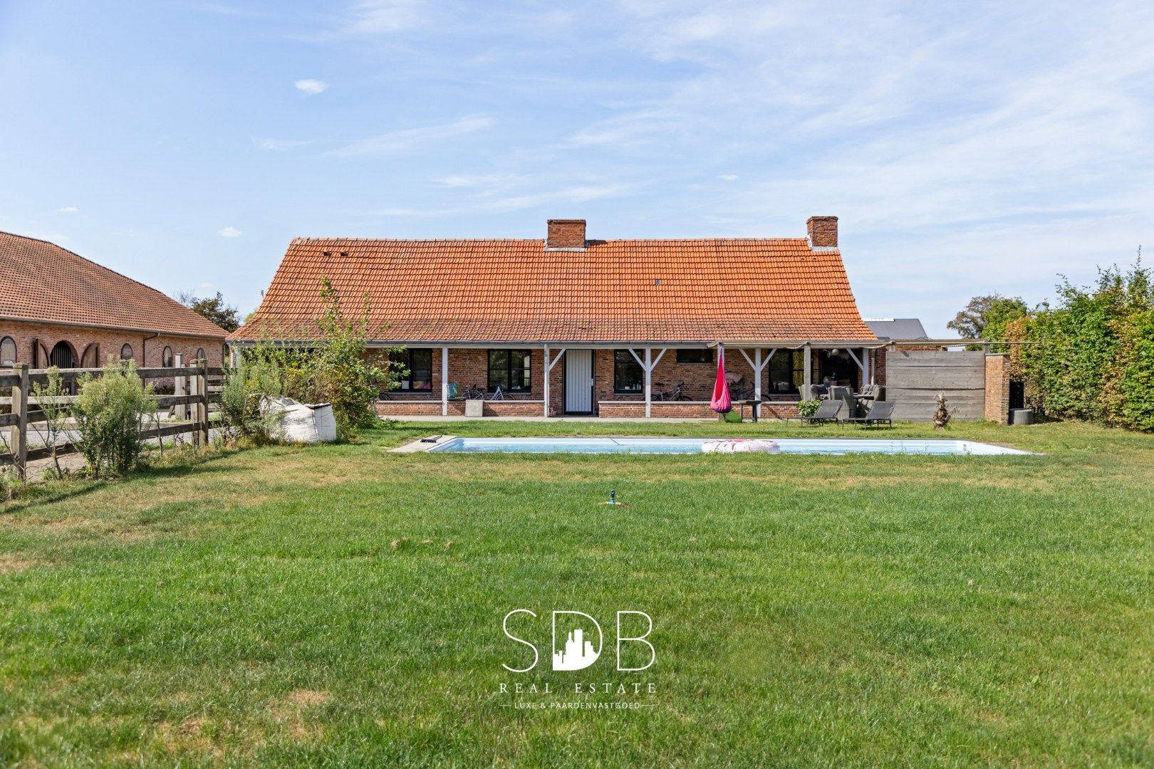 Prachtige landelijke woning met hippische accommodatie op 2,5hectare foto 2