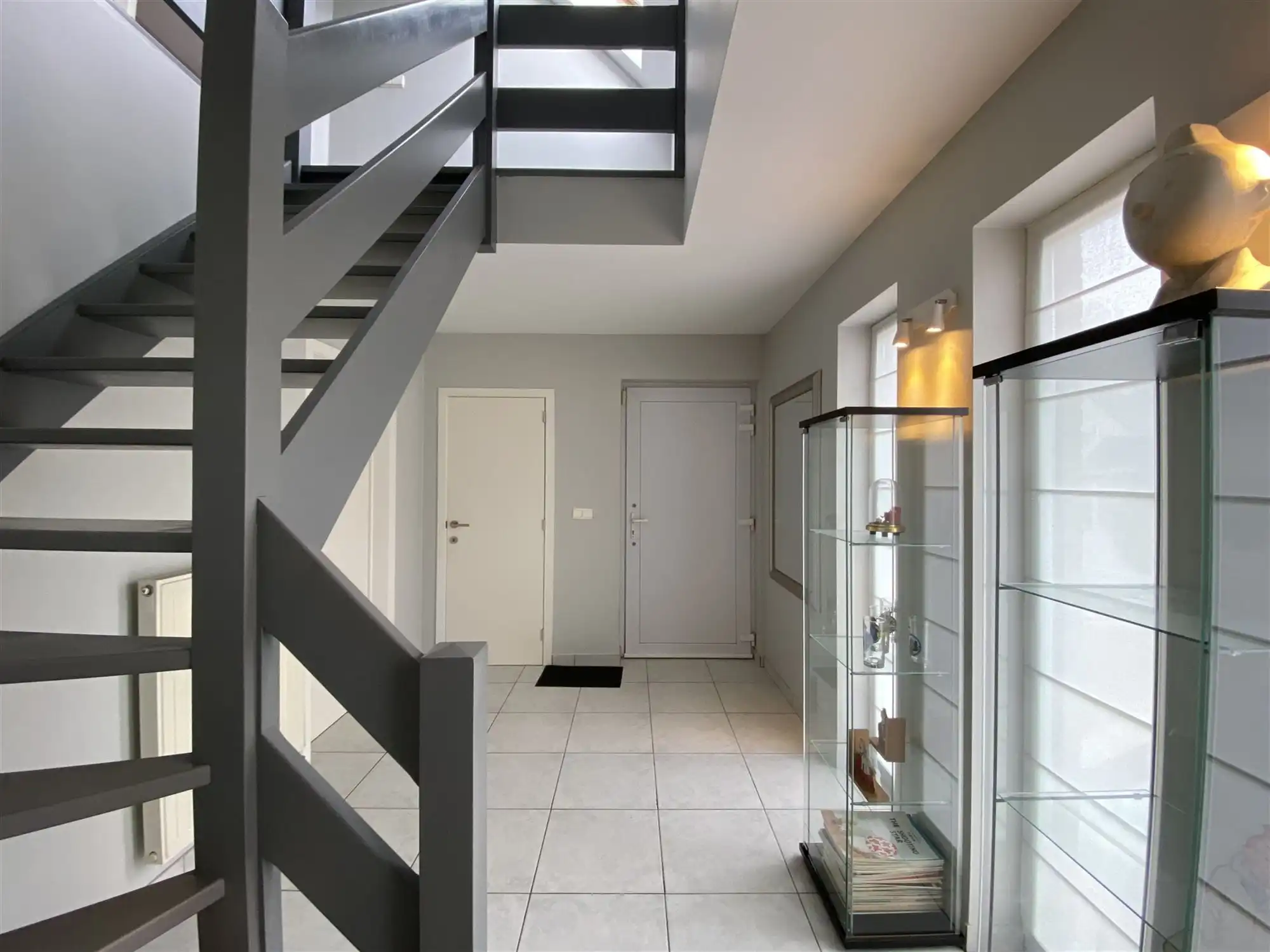 Halfopen bebouwing met grote tuin en veel parkeercomfort  foto 4