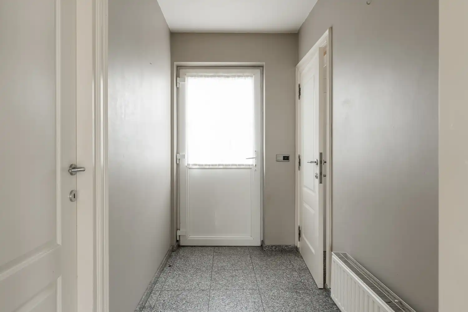 BEDRIJFSPAND MET CONCIERGEWONING foto 9