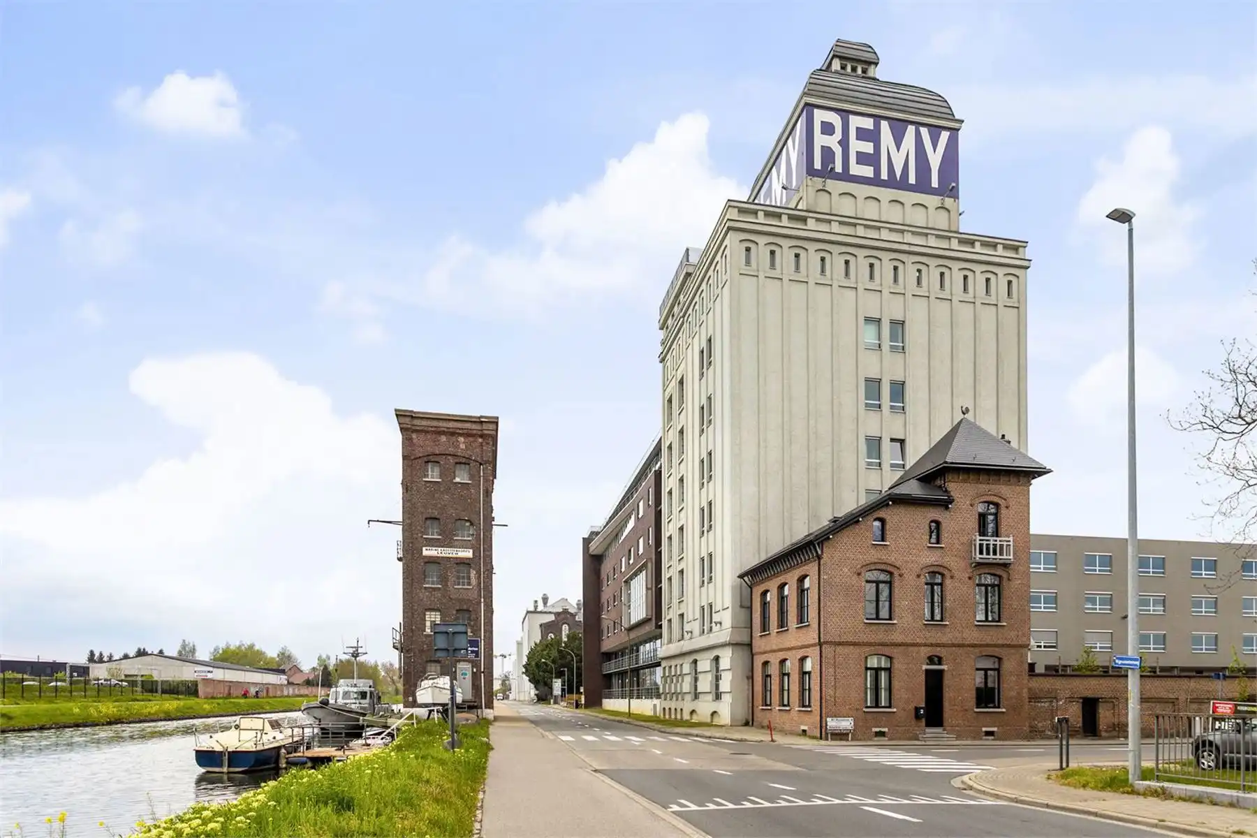 Volledige kantoorverdieping (± 867 m²) en 22 parkings foto 4